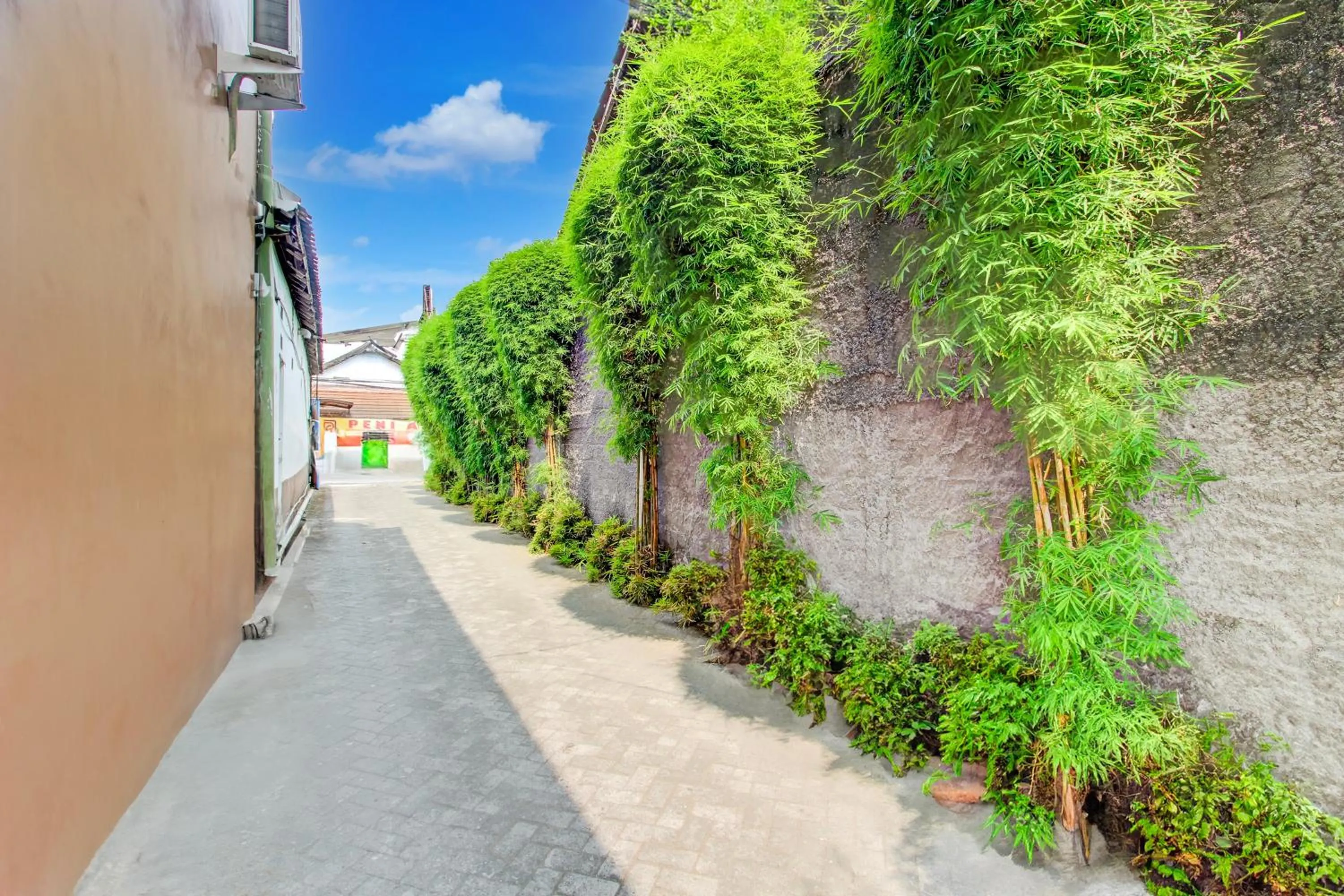 Facade/entrance in Hotel O Pondok Helomi