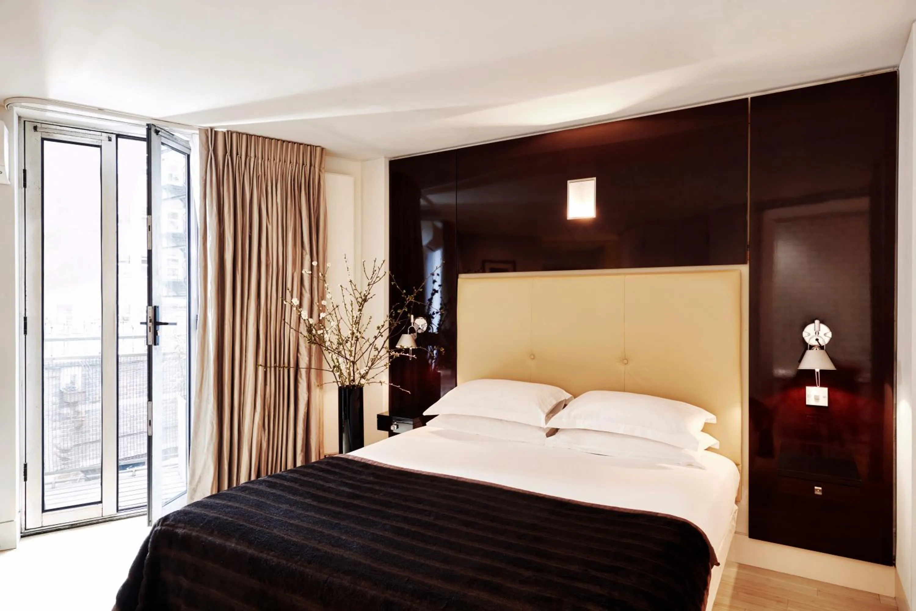 Bedroom, Bed in No.5 Maddox Street