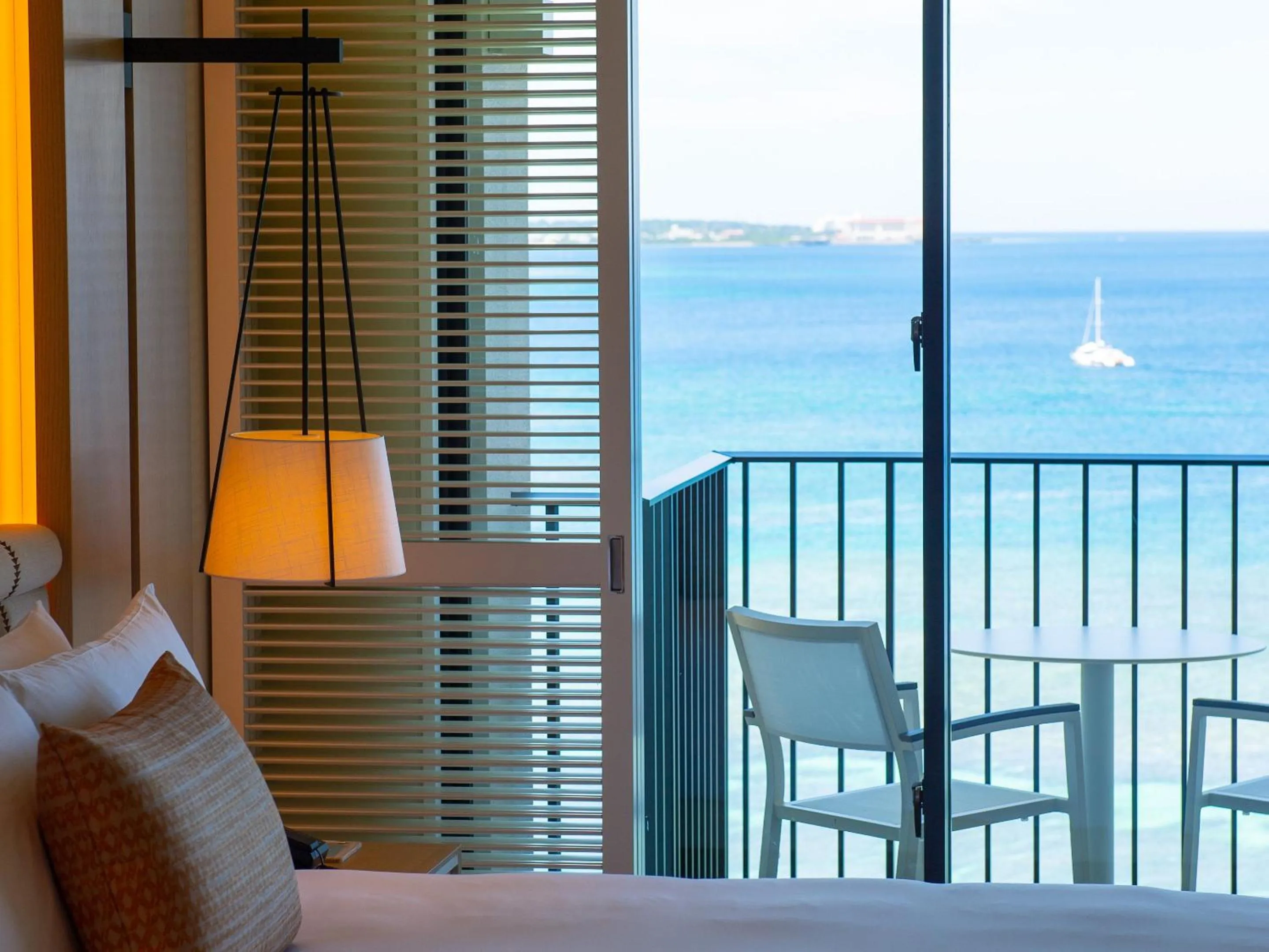 Balcony/Terrace, Bed in Halekulani Okinawa