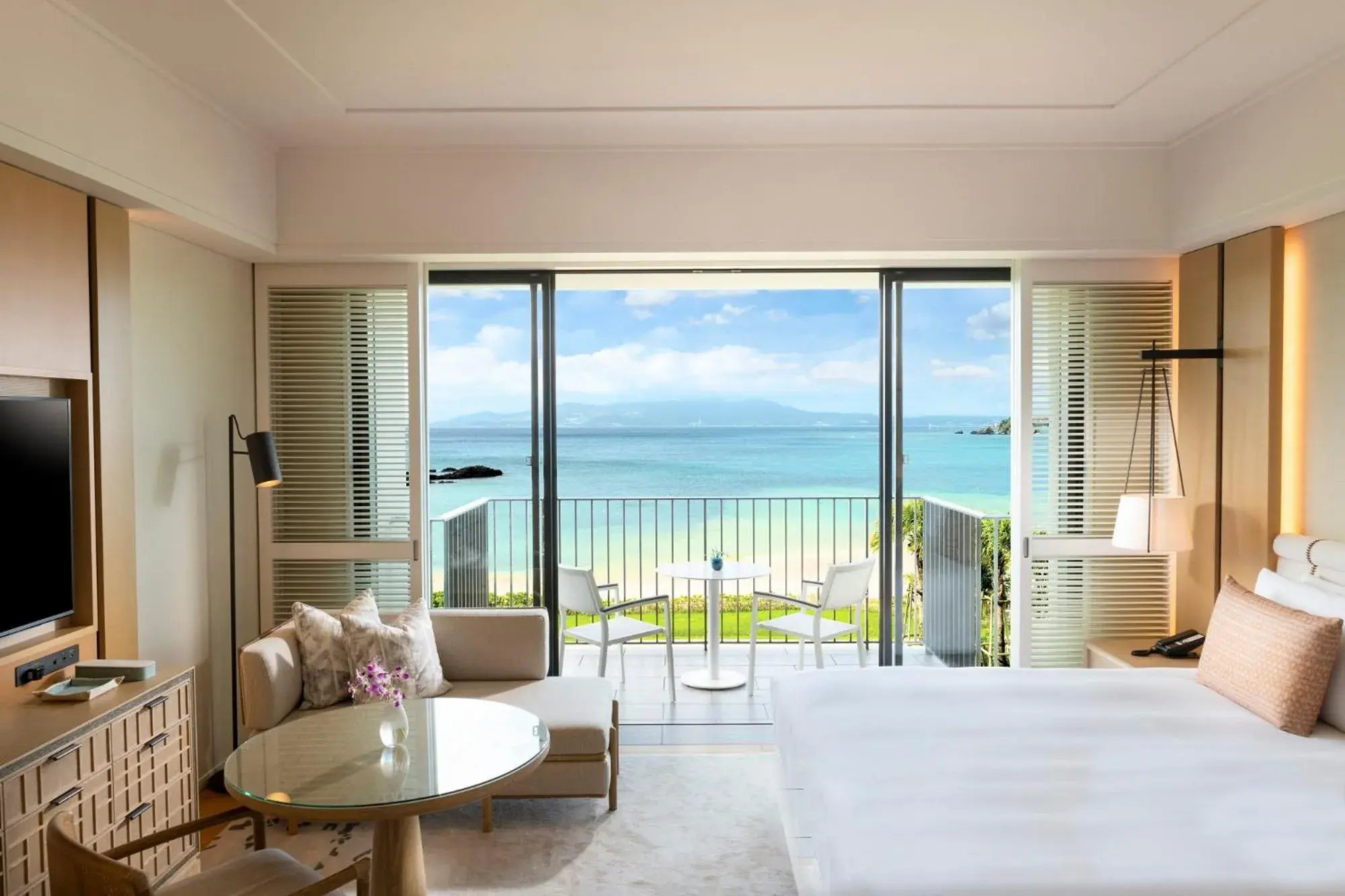 Deluxe Ocean View Triple in Halekulani Okinawa Deluxe Ocean View Triple in Halekulani Okinawa