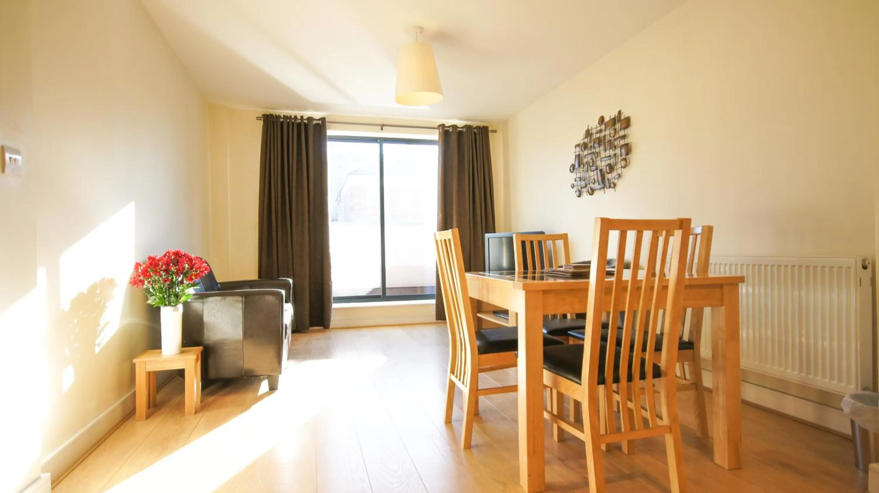 Dining area in Crompton Court Apartments