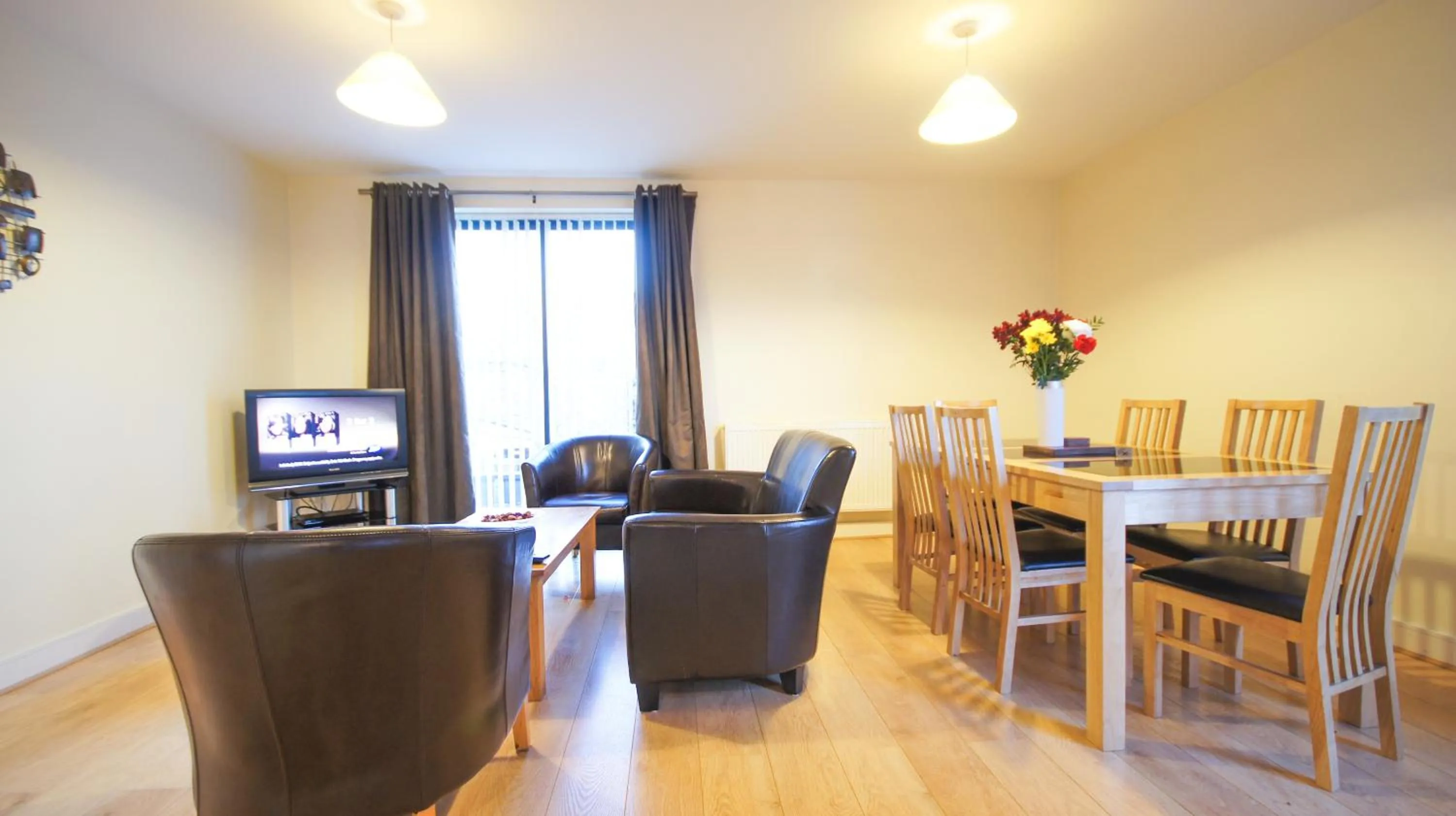 Seating area in Crompton Court Apartments