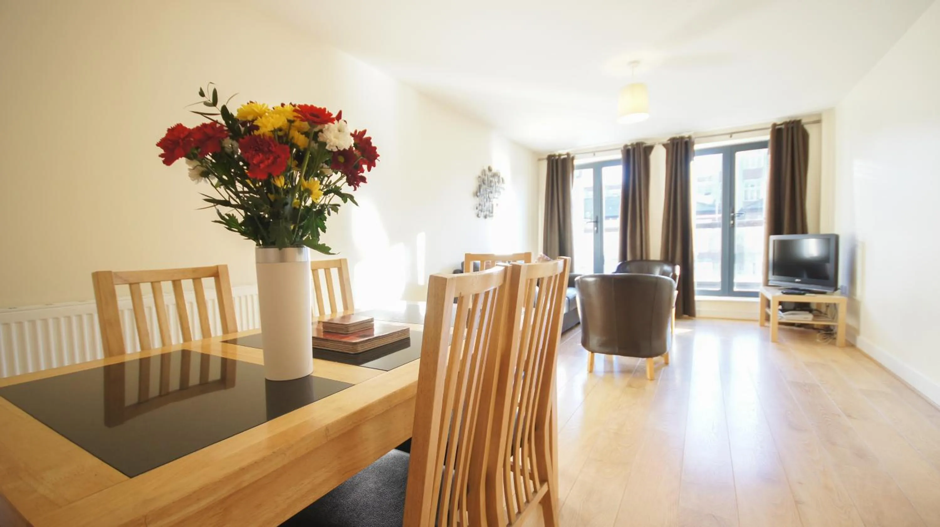 Dining area in Crompton Court Apartments
