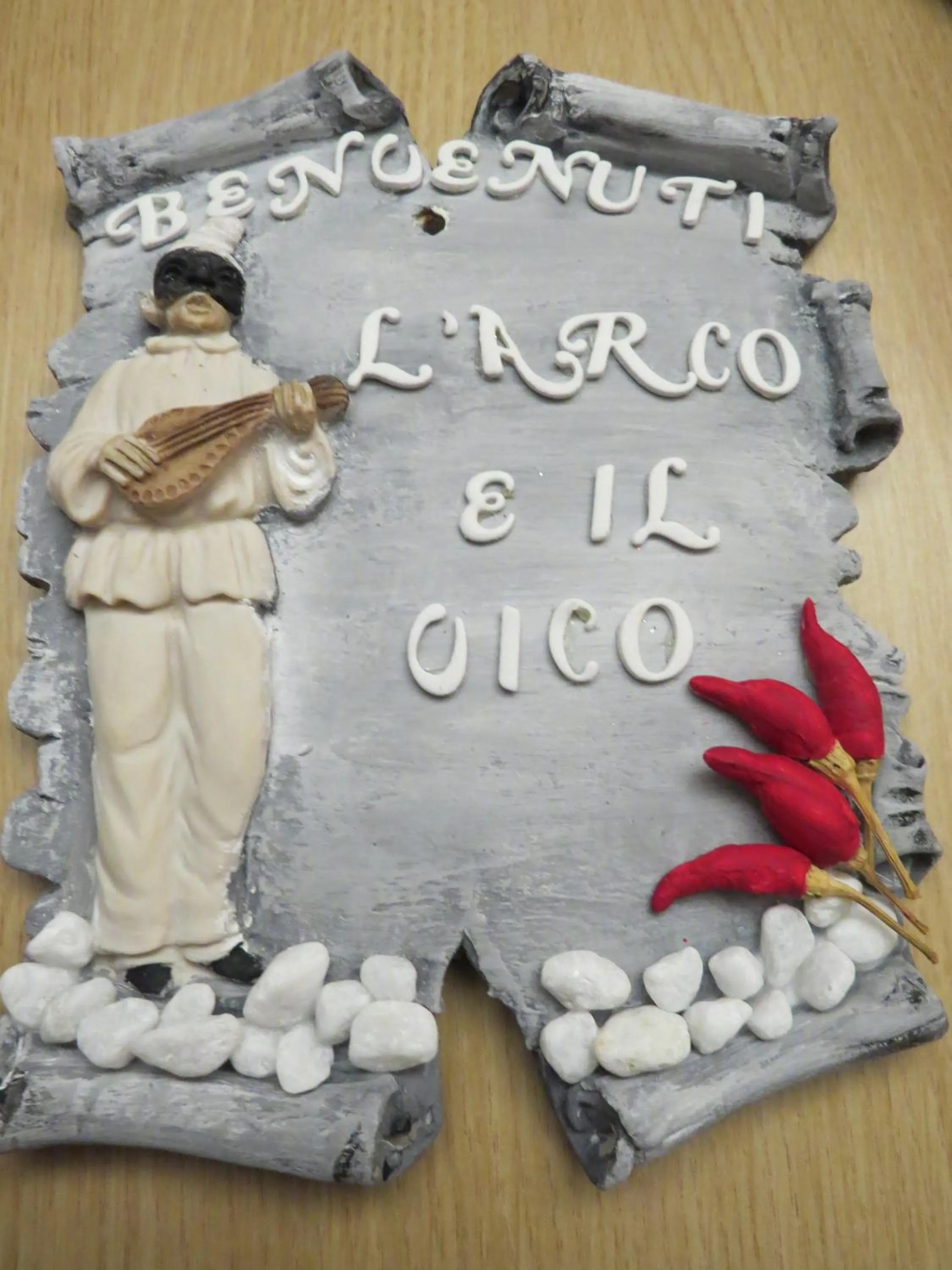 Property logo or sign in L'arco e il vico