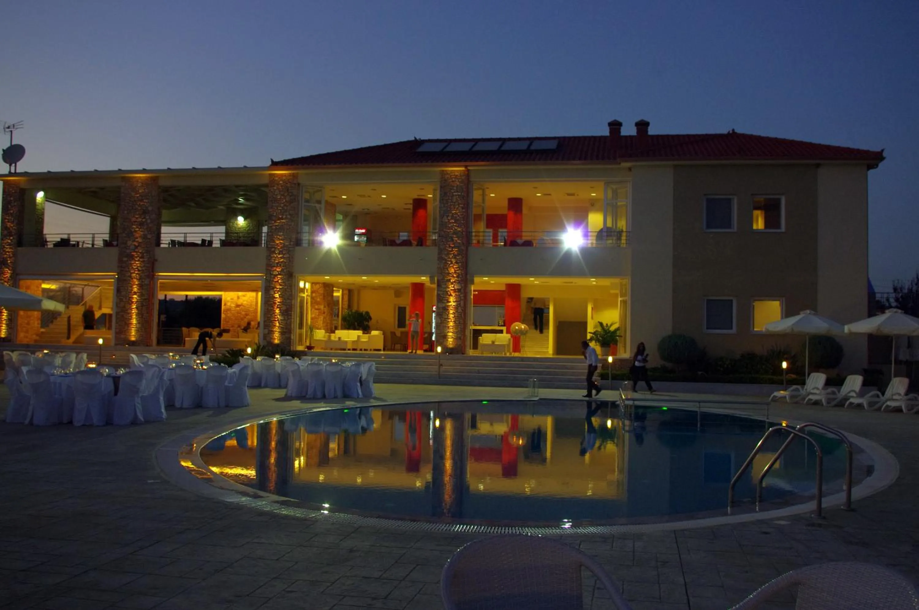 Antonios Village Hotel & Apartments