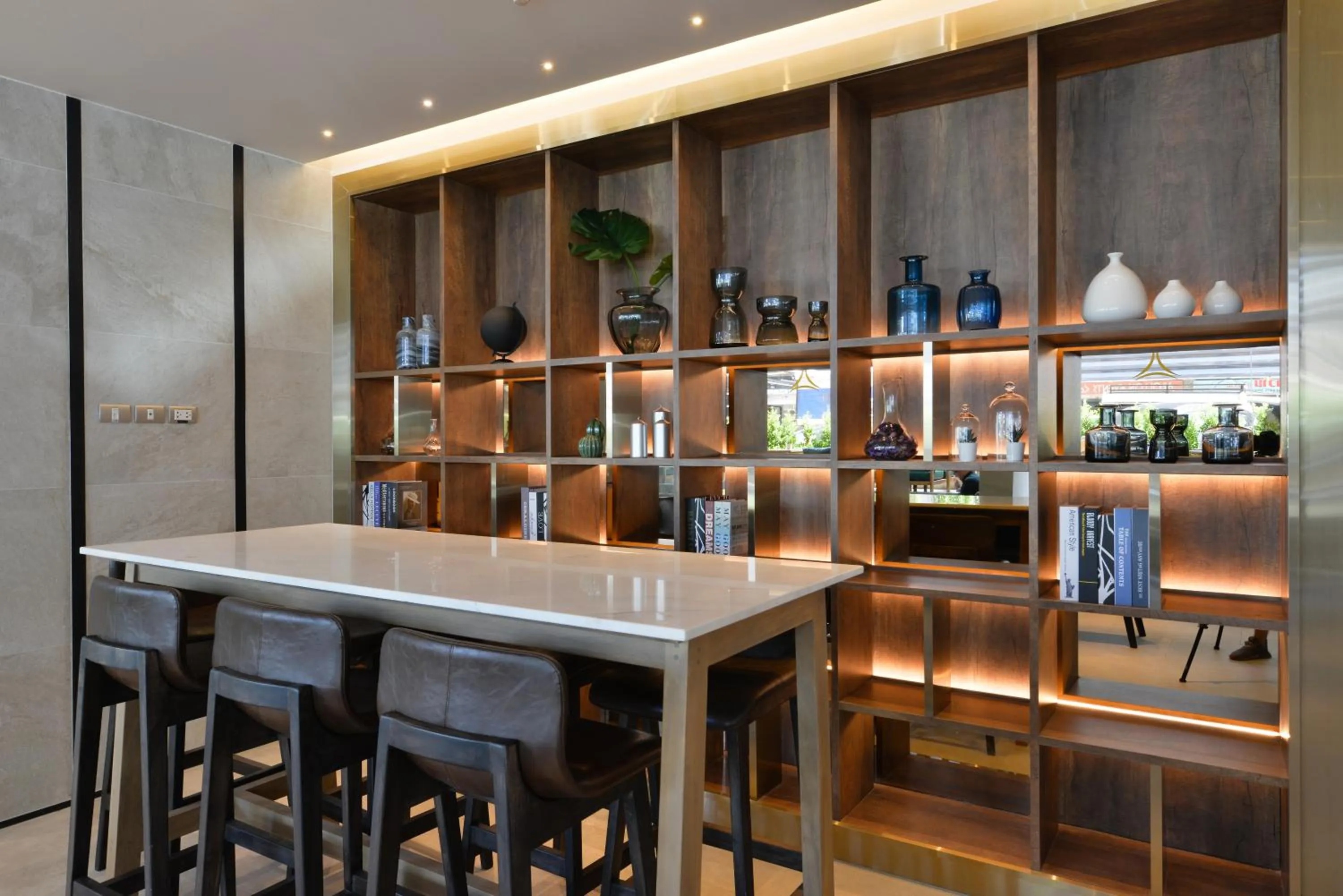 Restaurant/places to eat in Aspira One Sutthisan