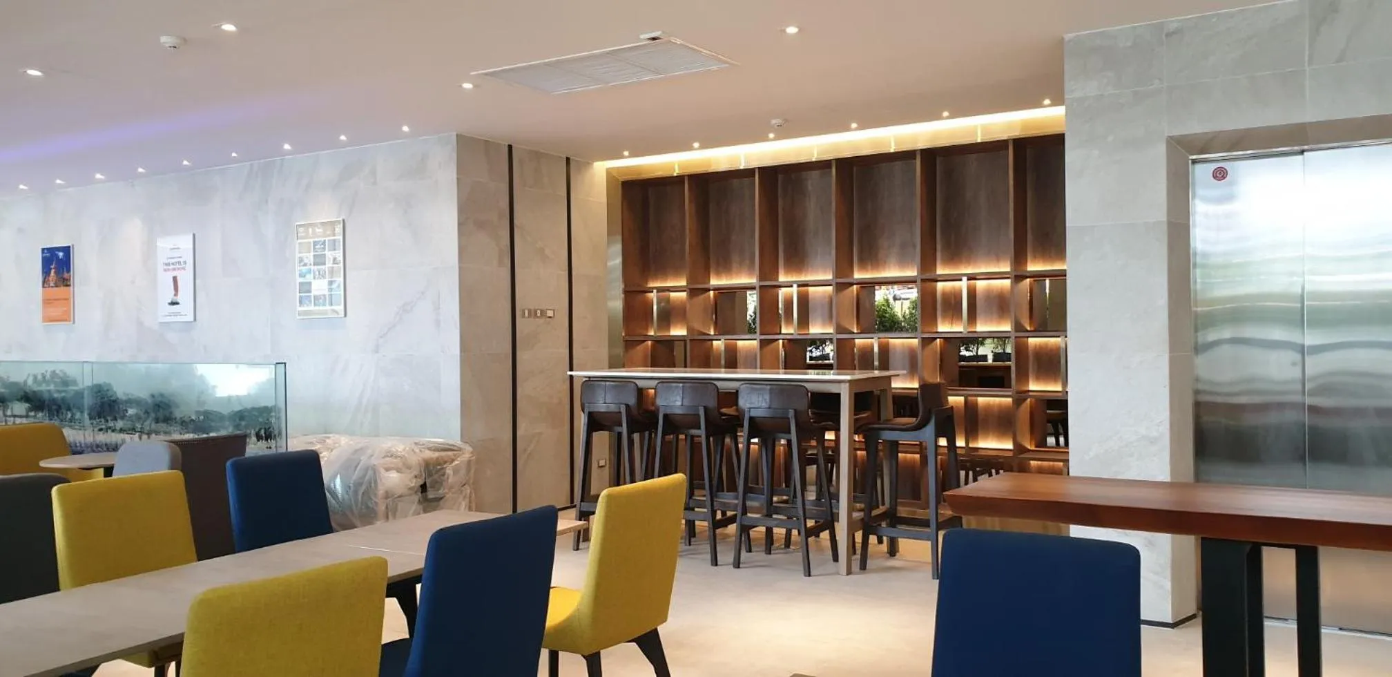 Restaurant/places to eat in Aspira One Sutthisan