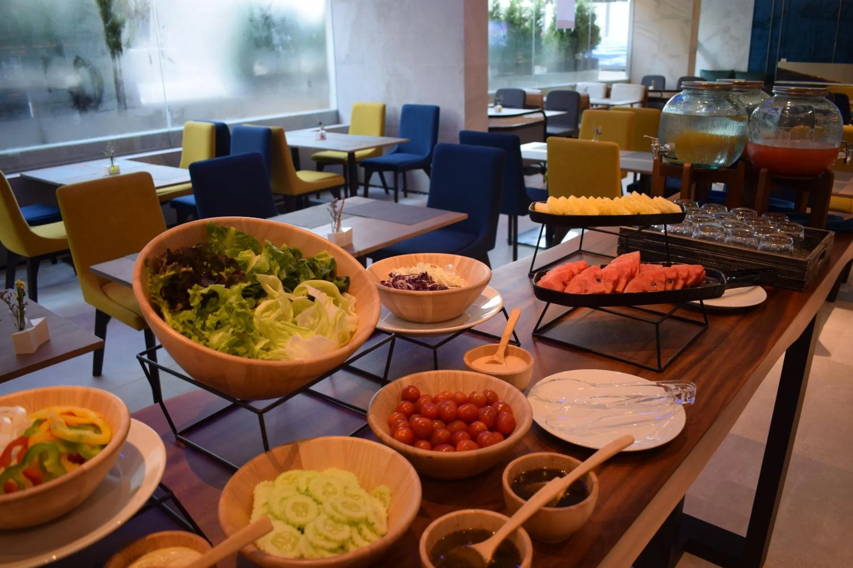 Restaurant/places to eat in Aspira One Sutthisan