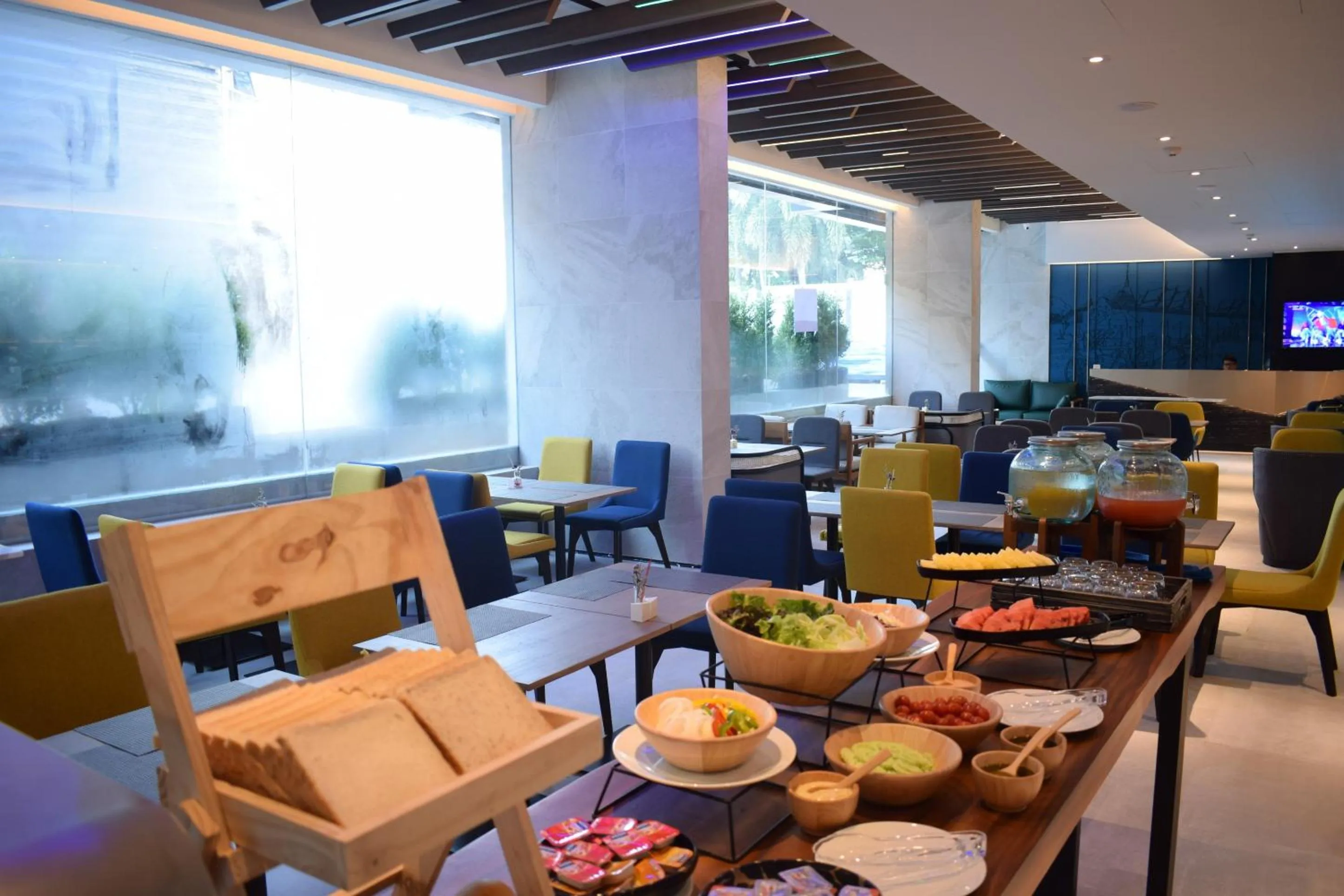 Restaurant/places to eat in Aspira One Sutthisan