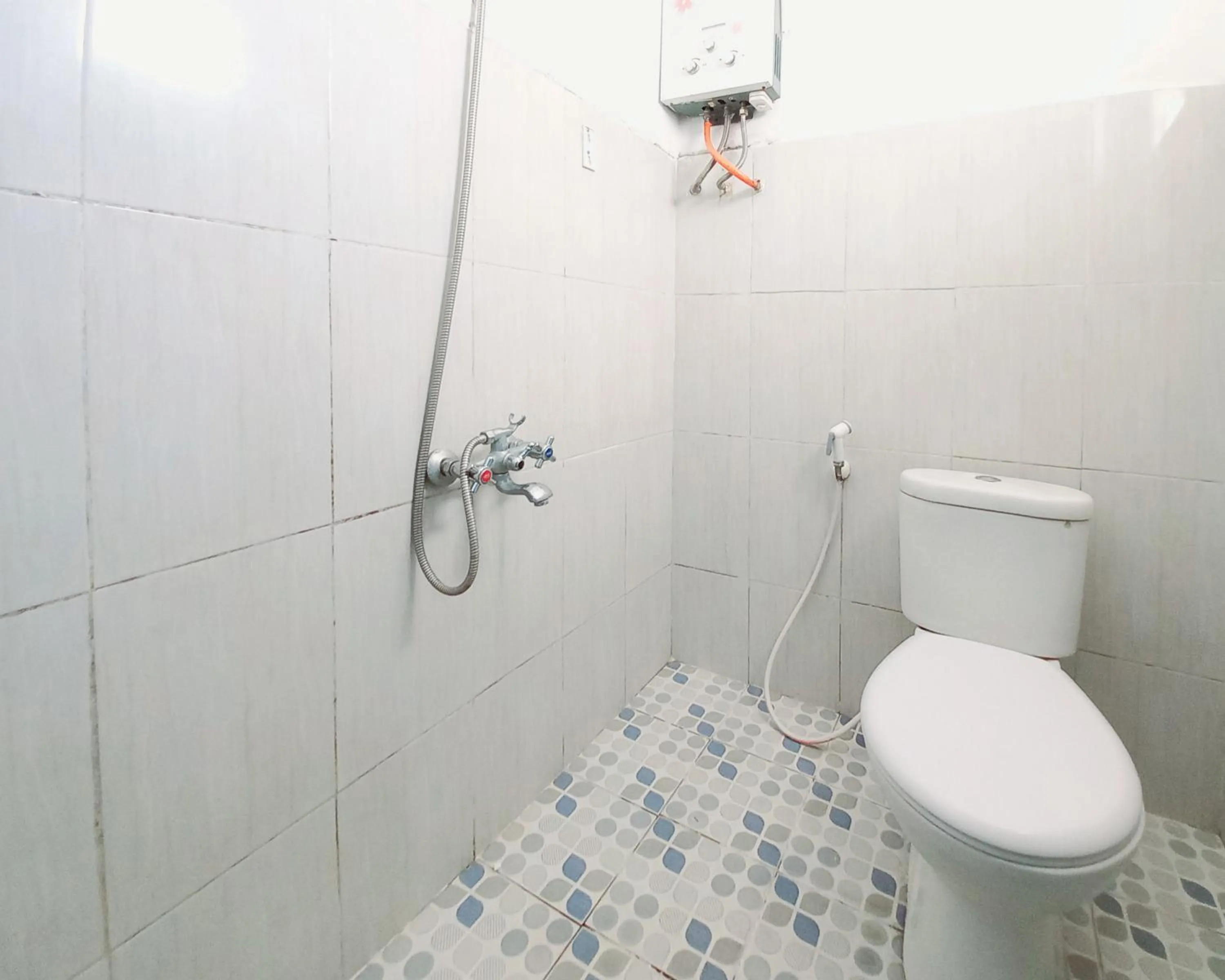 Bathroom in RedDoorz near BNS 3 Kota Wisata Batu