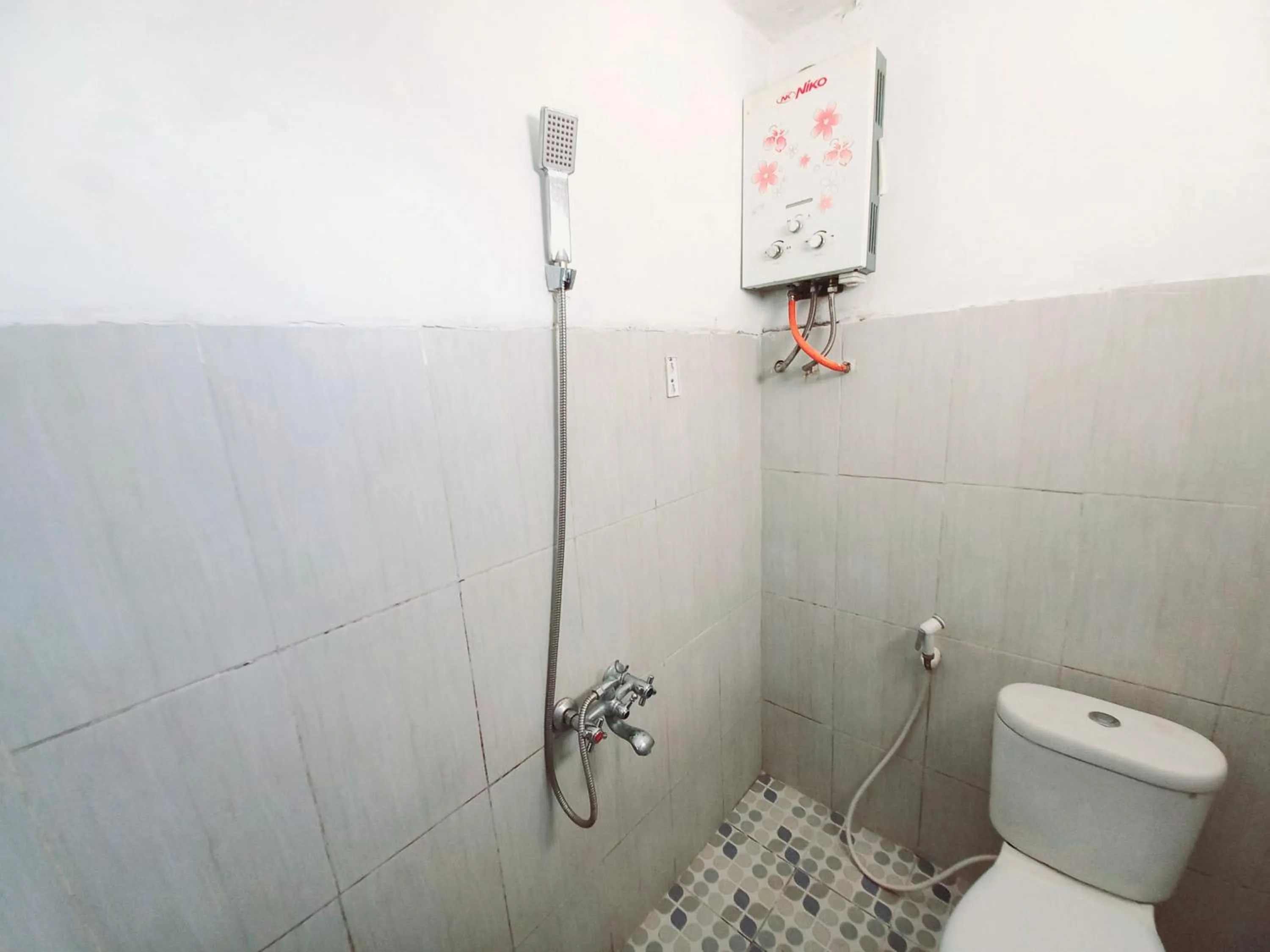 Bathroom in RedDoorz near BNS 3 Kota Wisata Batu