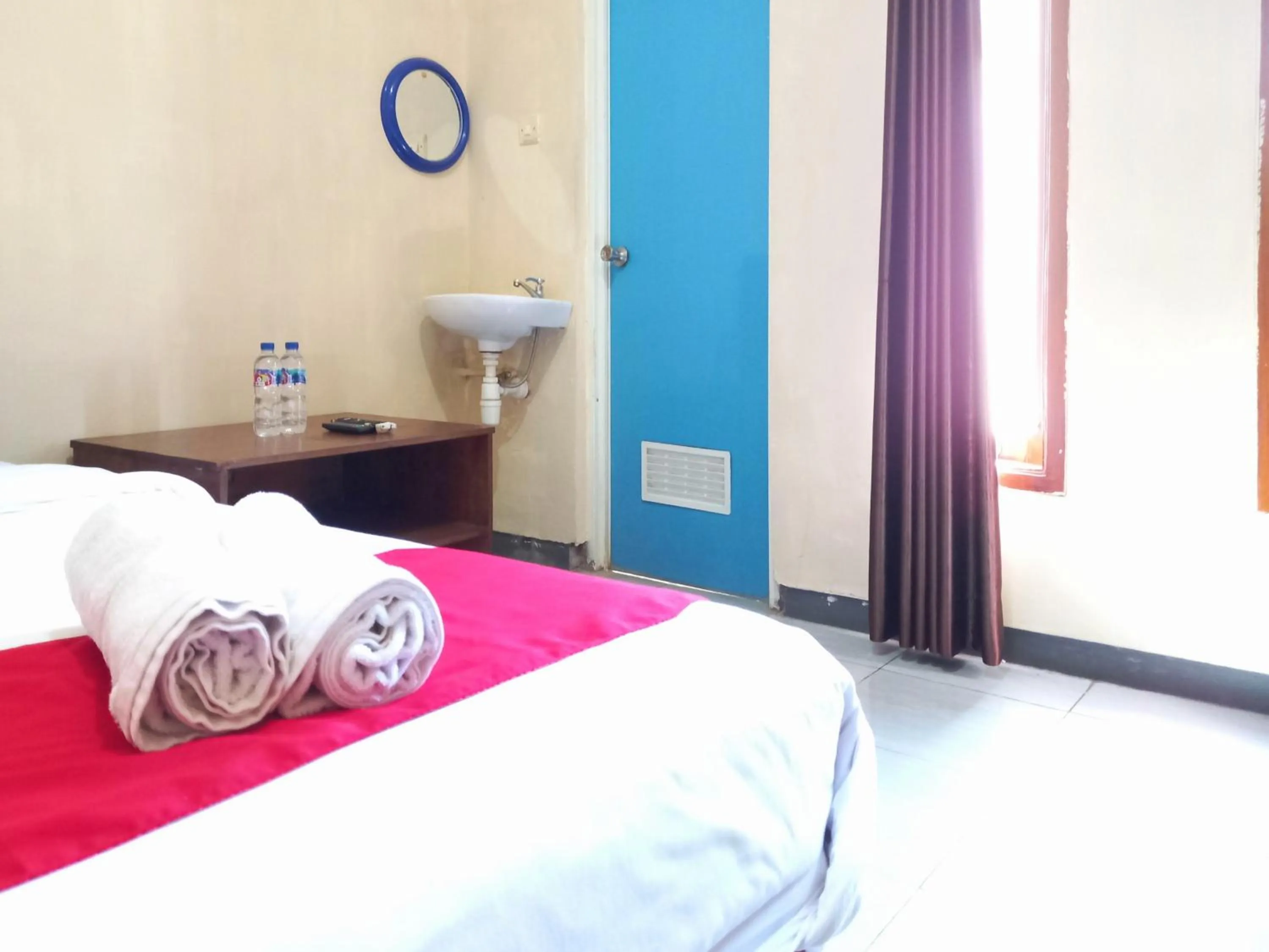 Bedroom, Bed in RedDoorz near BNS 3 Kota Wisata Batu