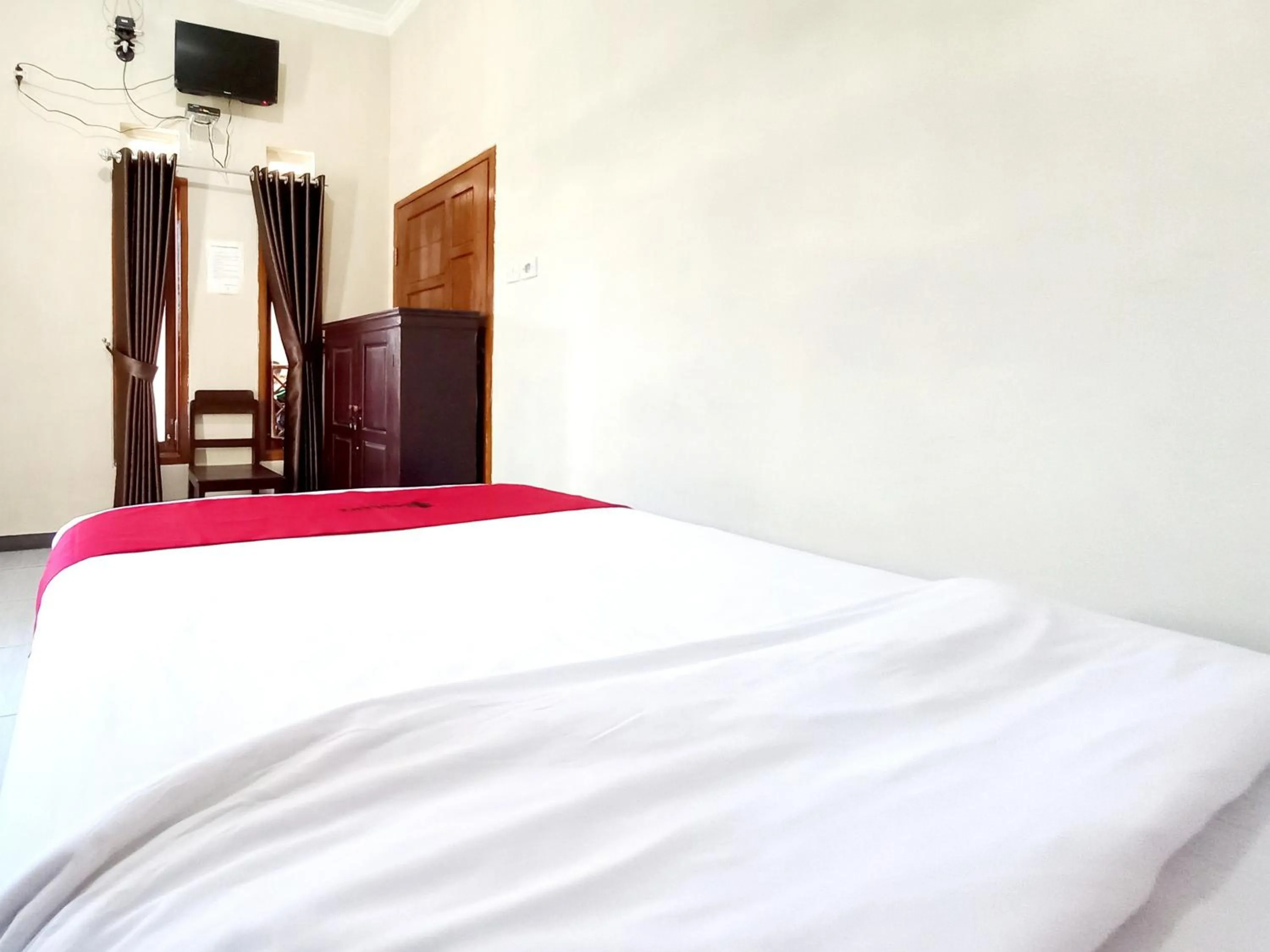 Bedroom, Bed in RedDoorz near BNS 3 Kota Wisata Batu