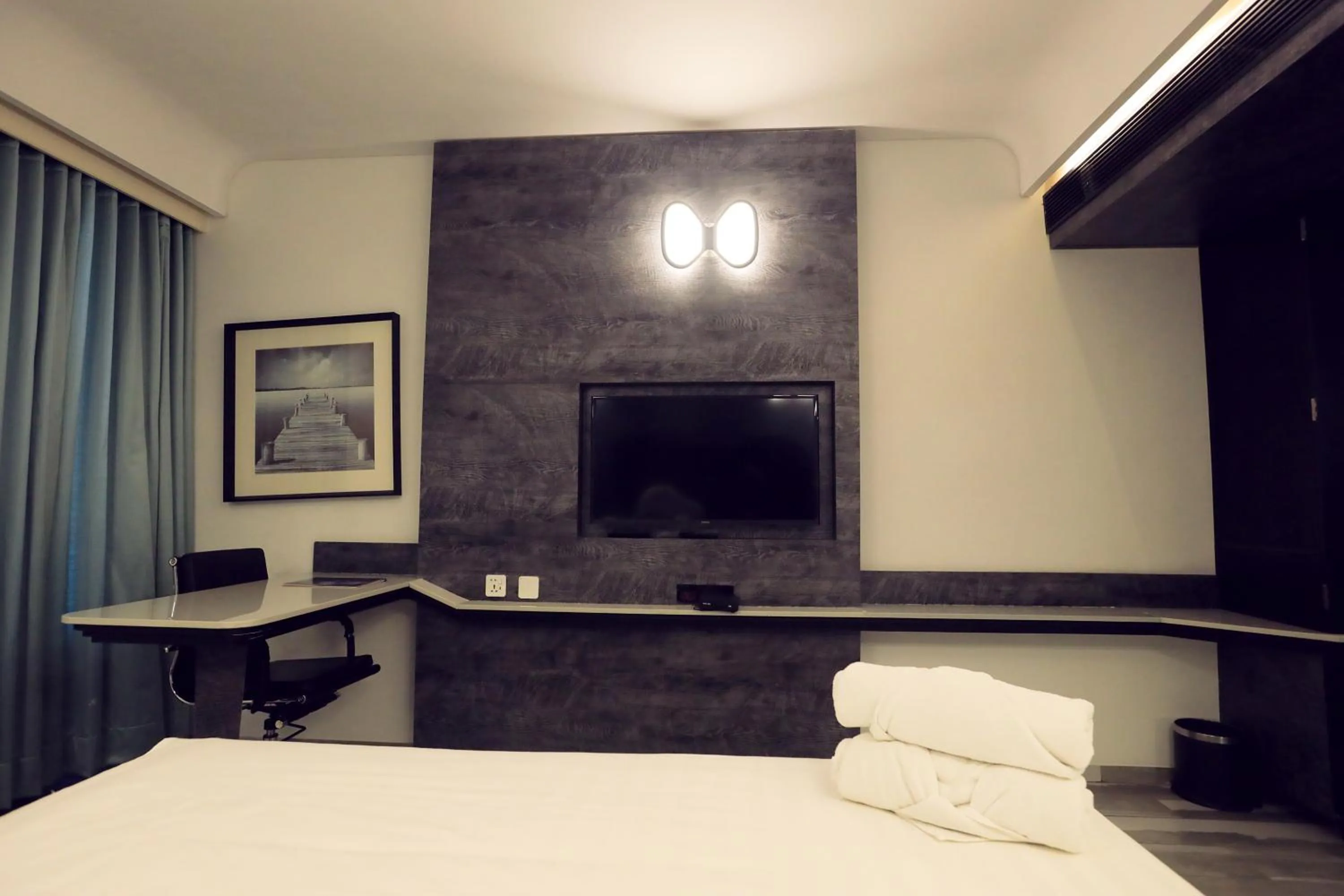 TV and multimedia, Bed in Humming Bird Hotel & Banquet