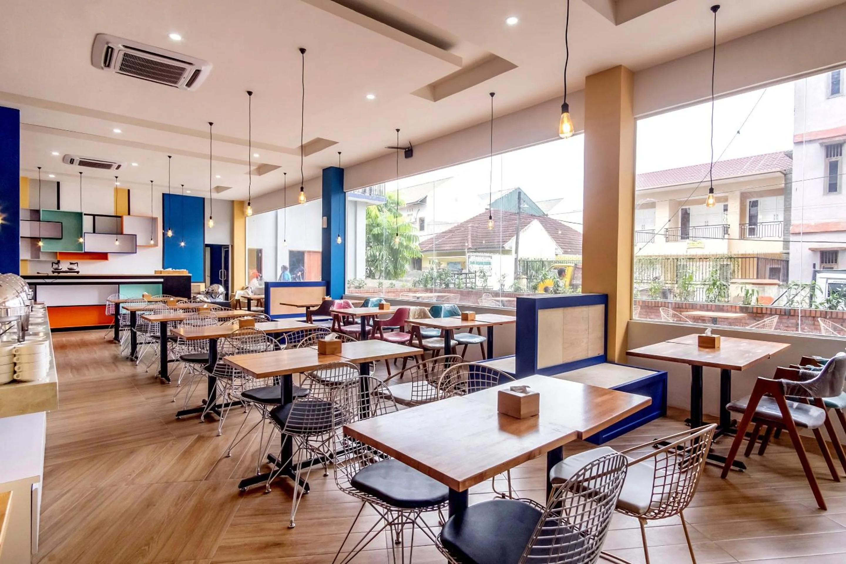 Restaurant/places to eat in Townhouse Oak Medan near Universitas Sumatera Utara formerly Raz Residence
