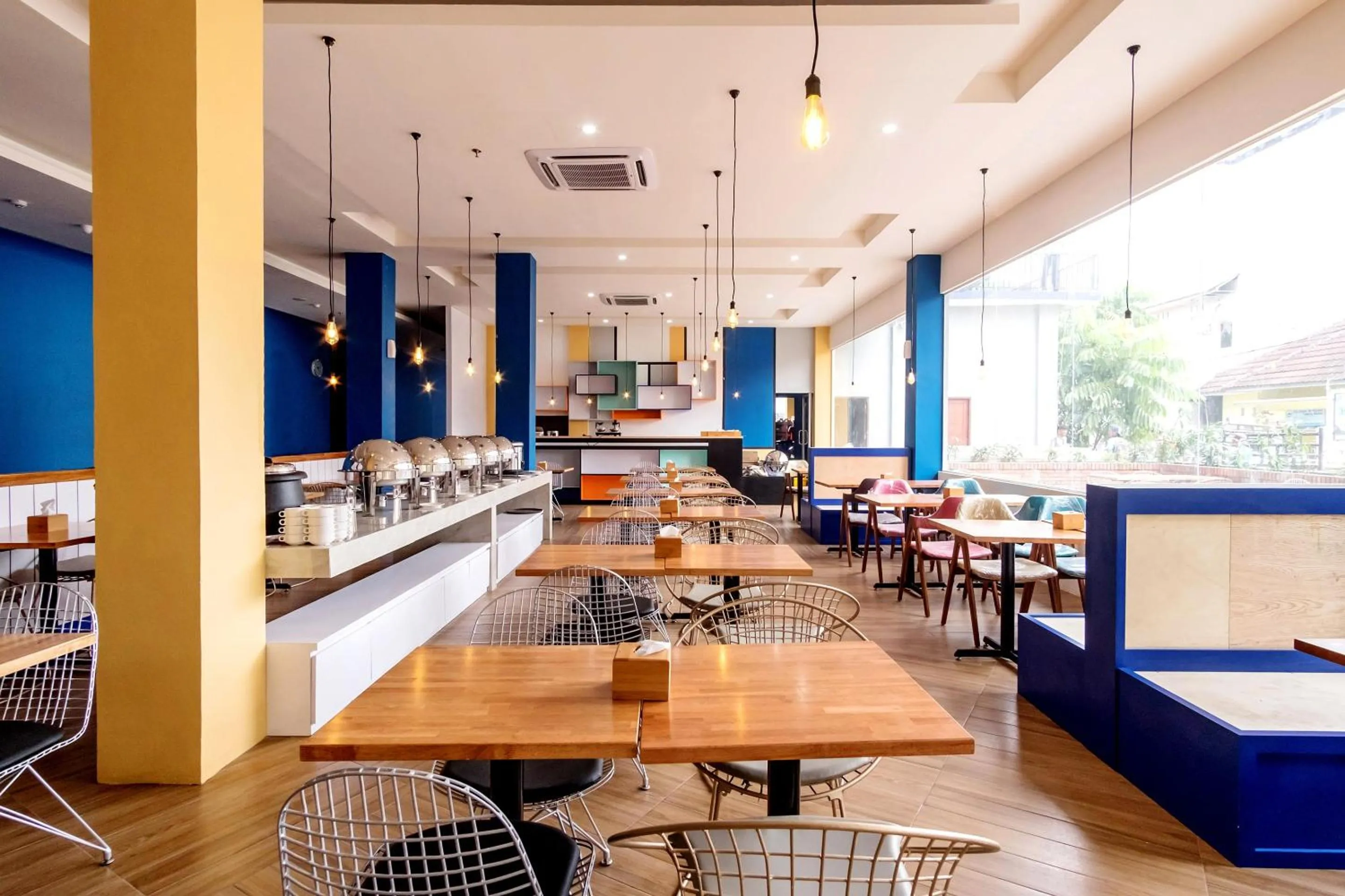 Restaurant/places to eat in Townhouse Oak Medan near Universitas Sumatera Utara formerly Raz Residence