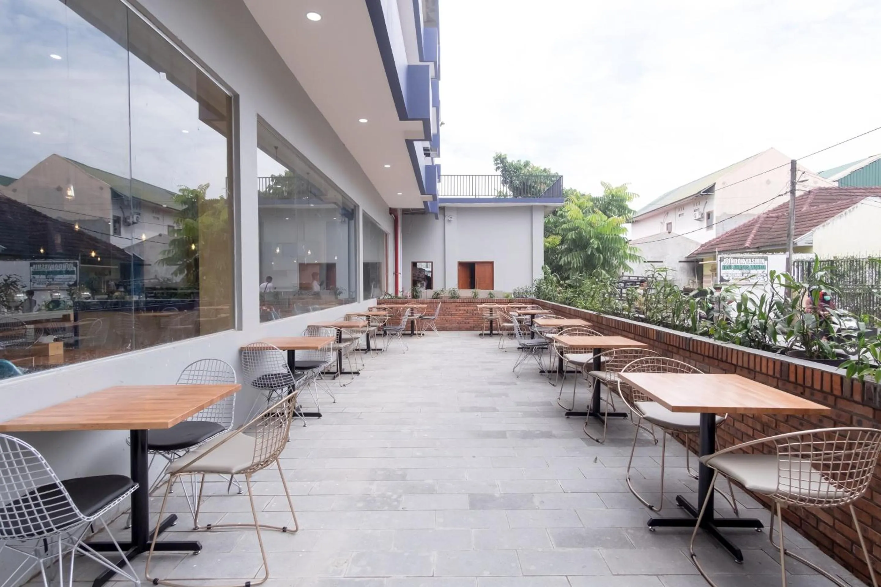 Restaurant/places to eat in Townhouse Oak Medan near Universitas Sumatera Utara formerly Raz Residence