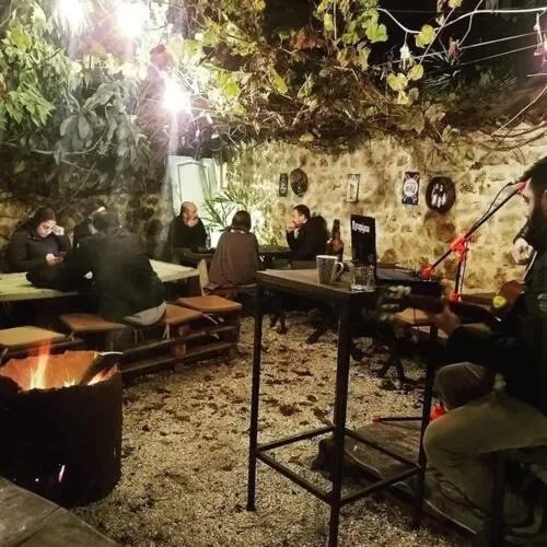 Garden in Kuyu Beergarden Hostel