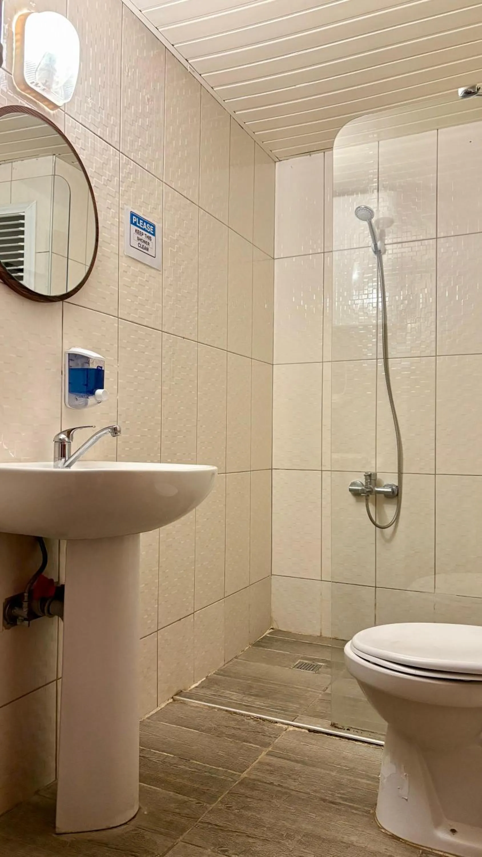 Shower in Kuyu Beergarden Hostel