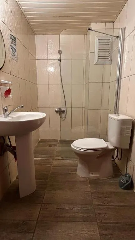 Bathroom in Kuyu Beergarden Hostel