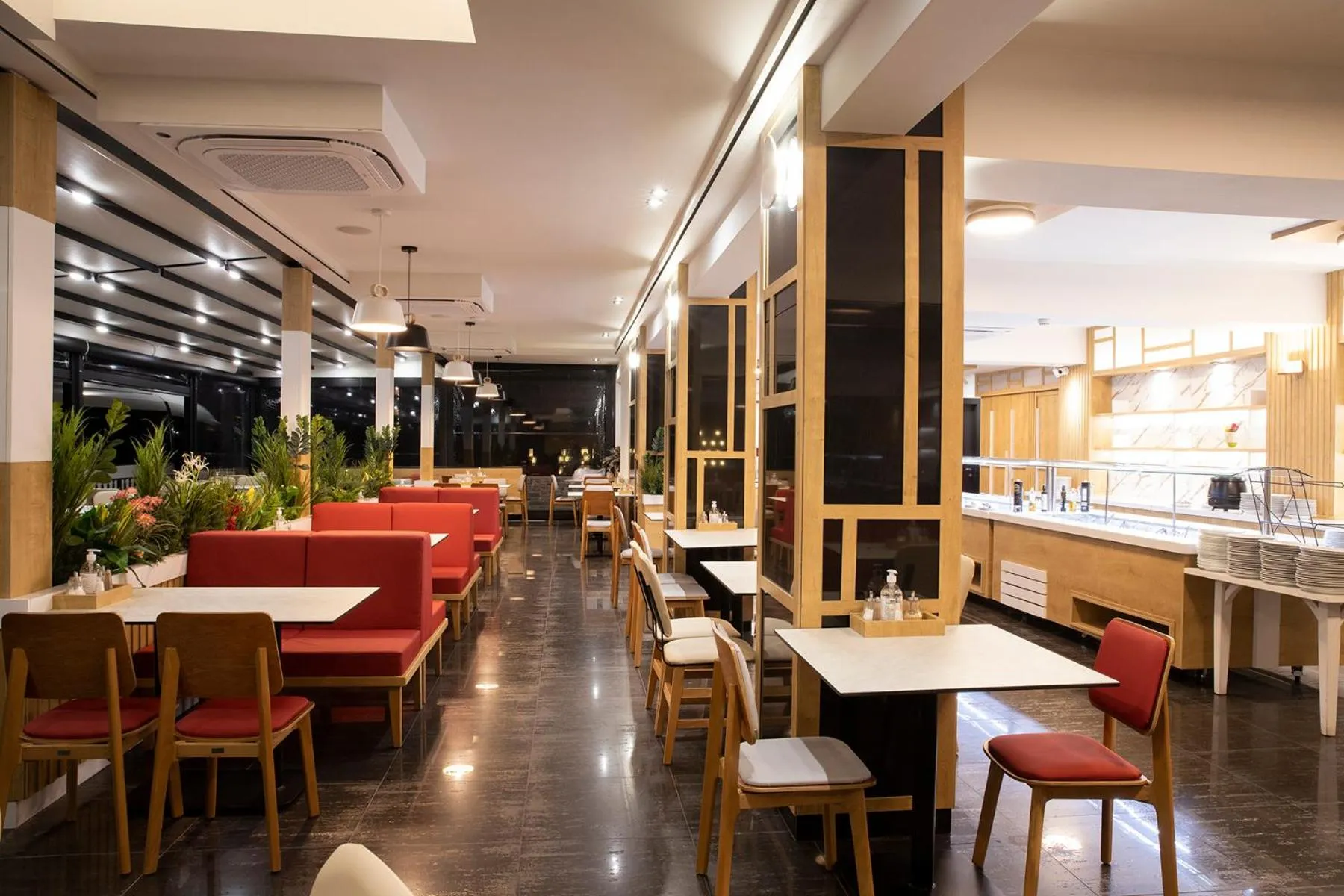 Restaurant/places to eat in Dafni Plus Hotel