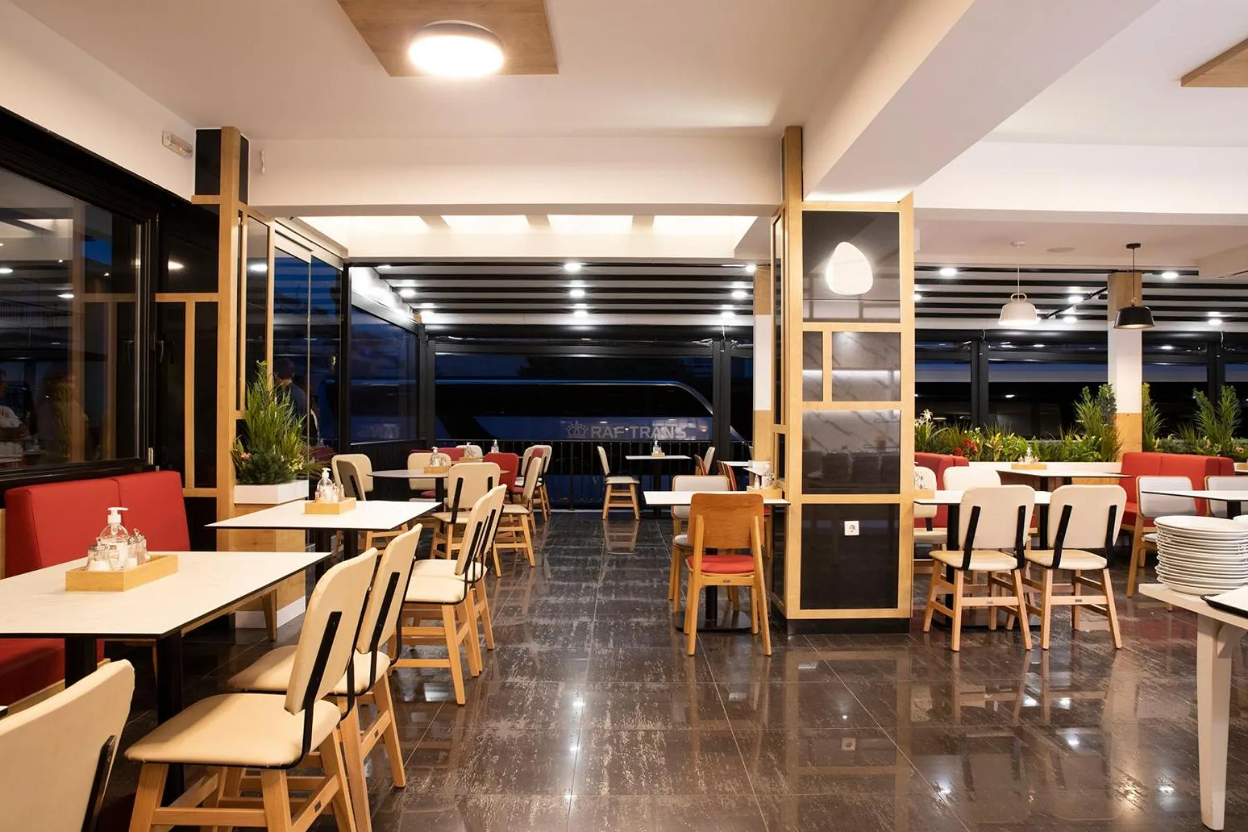 Restaurant/places to eat in Dafni Plus Hotel