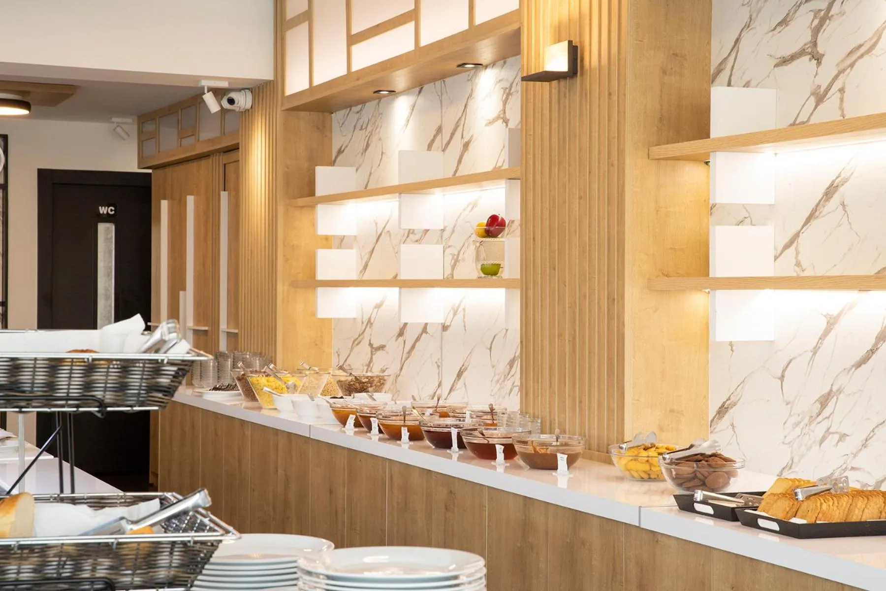 Restaurant/places to eat in Dafni Plus Hotel