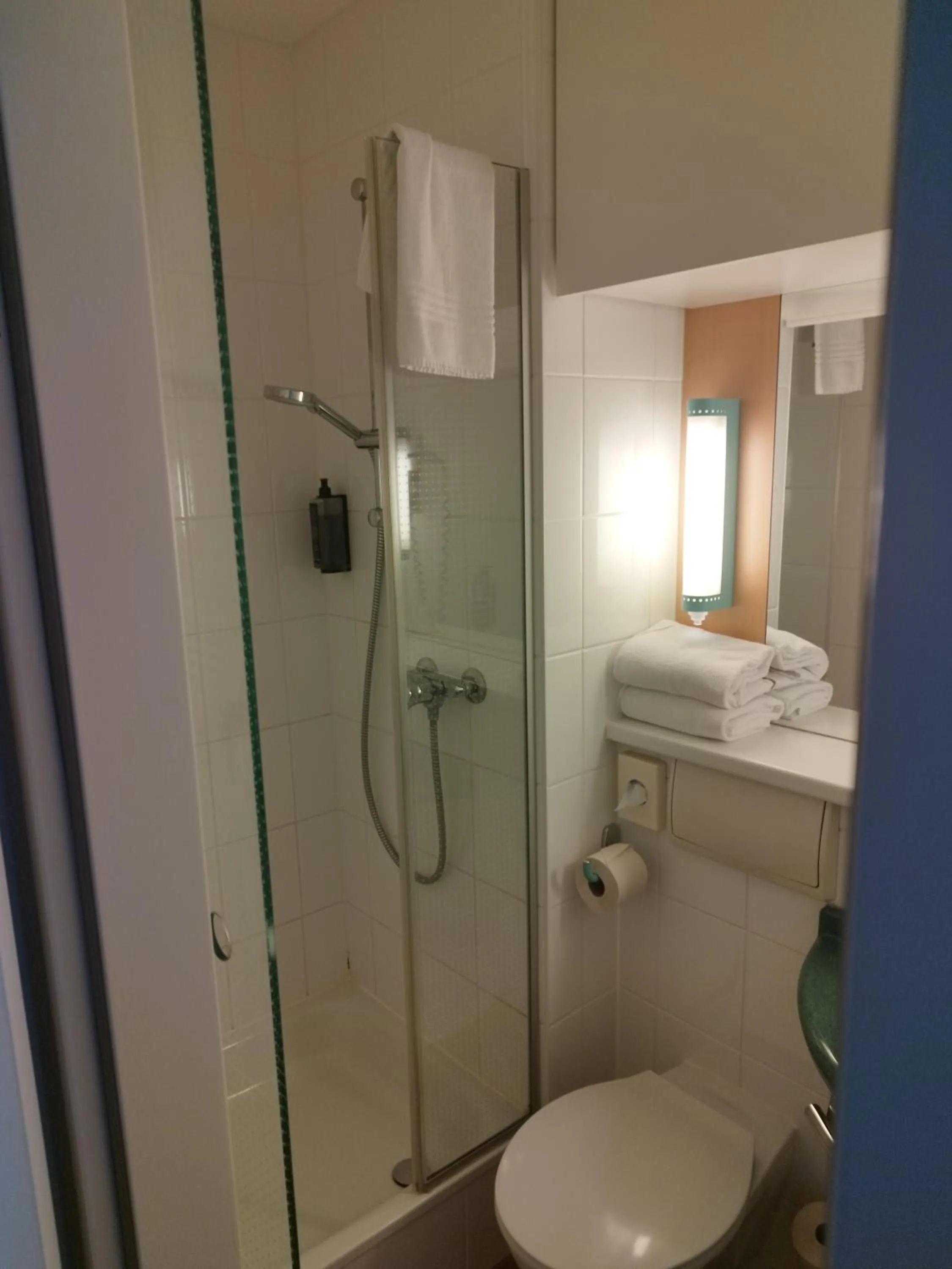 Shower in Ibis Ulm City
