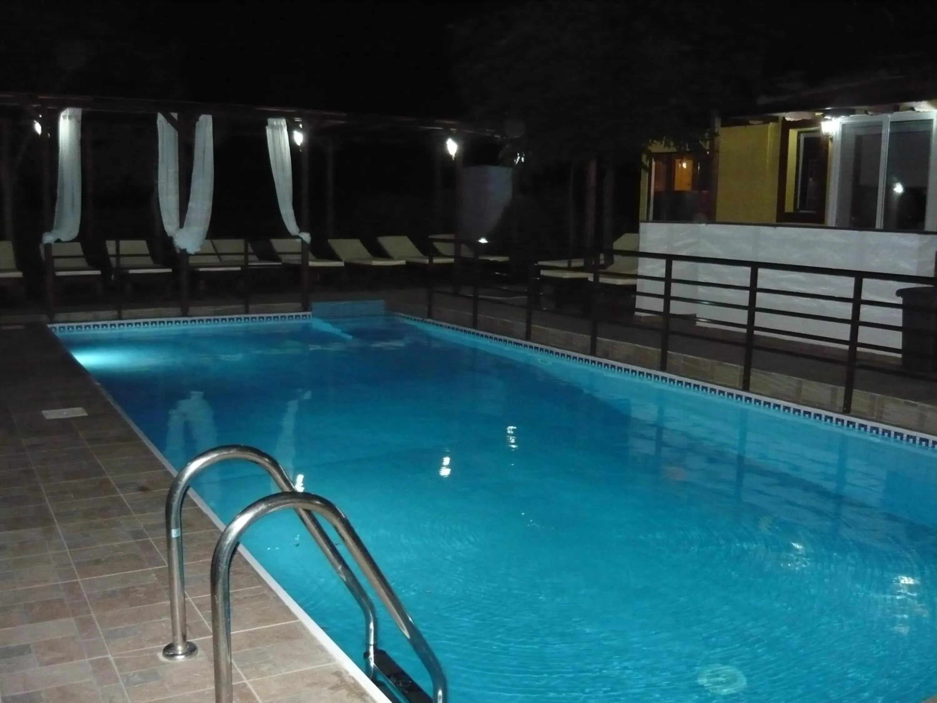 Swimming pool in Victory Apartments Hotel