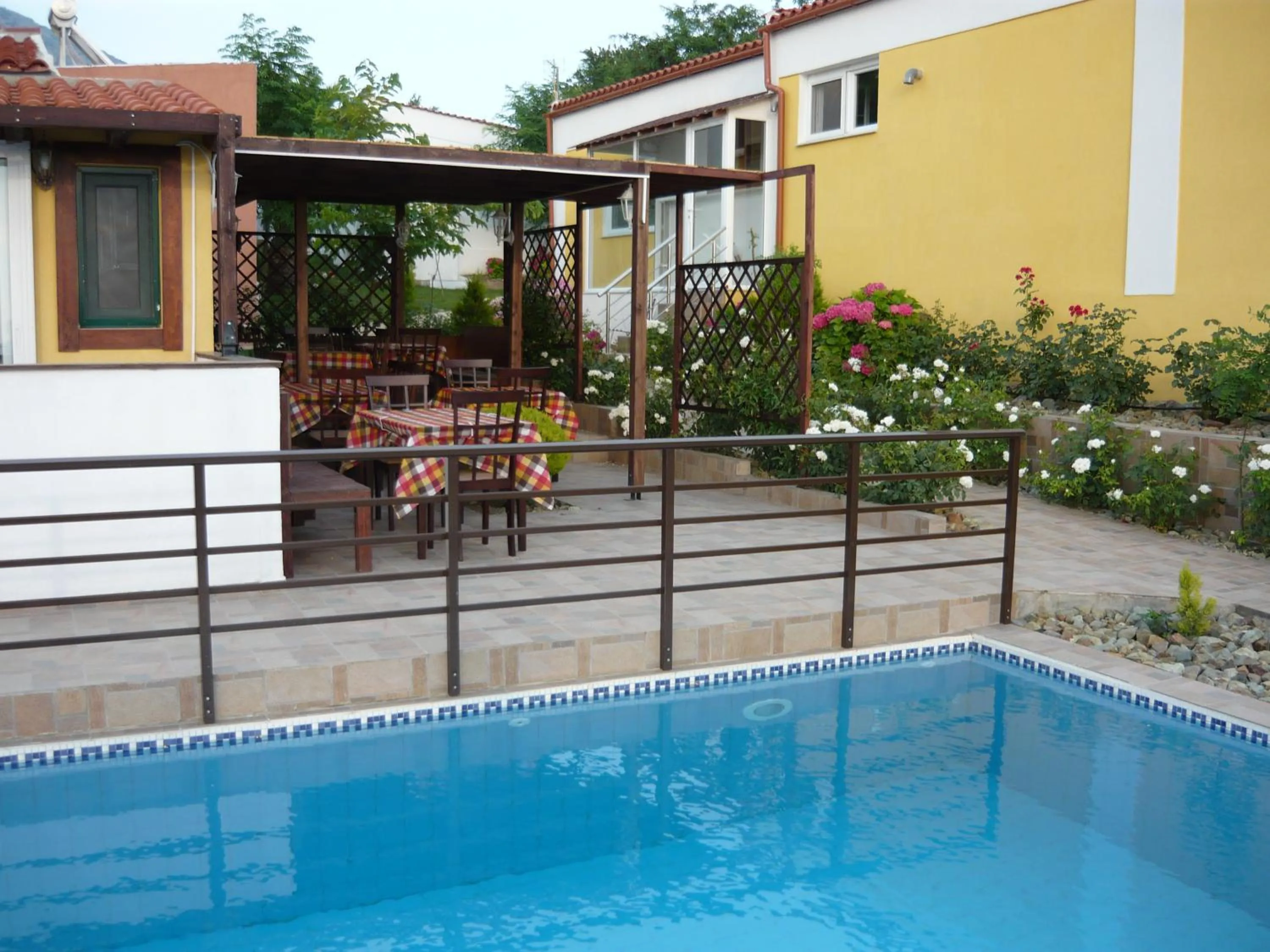 Victory Apartments Hotel