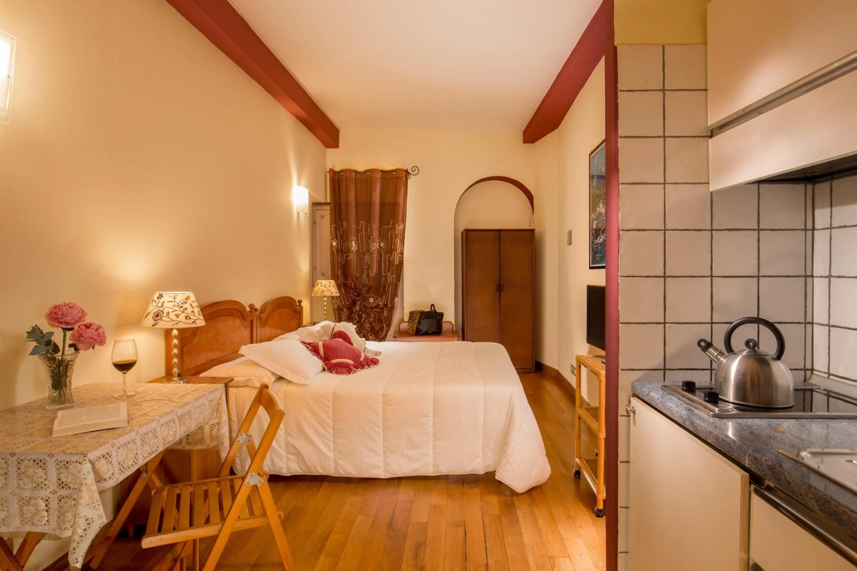 Bathroom, Bed in Bollo Apartments