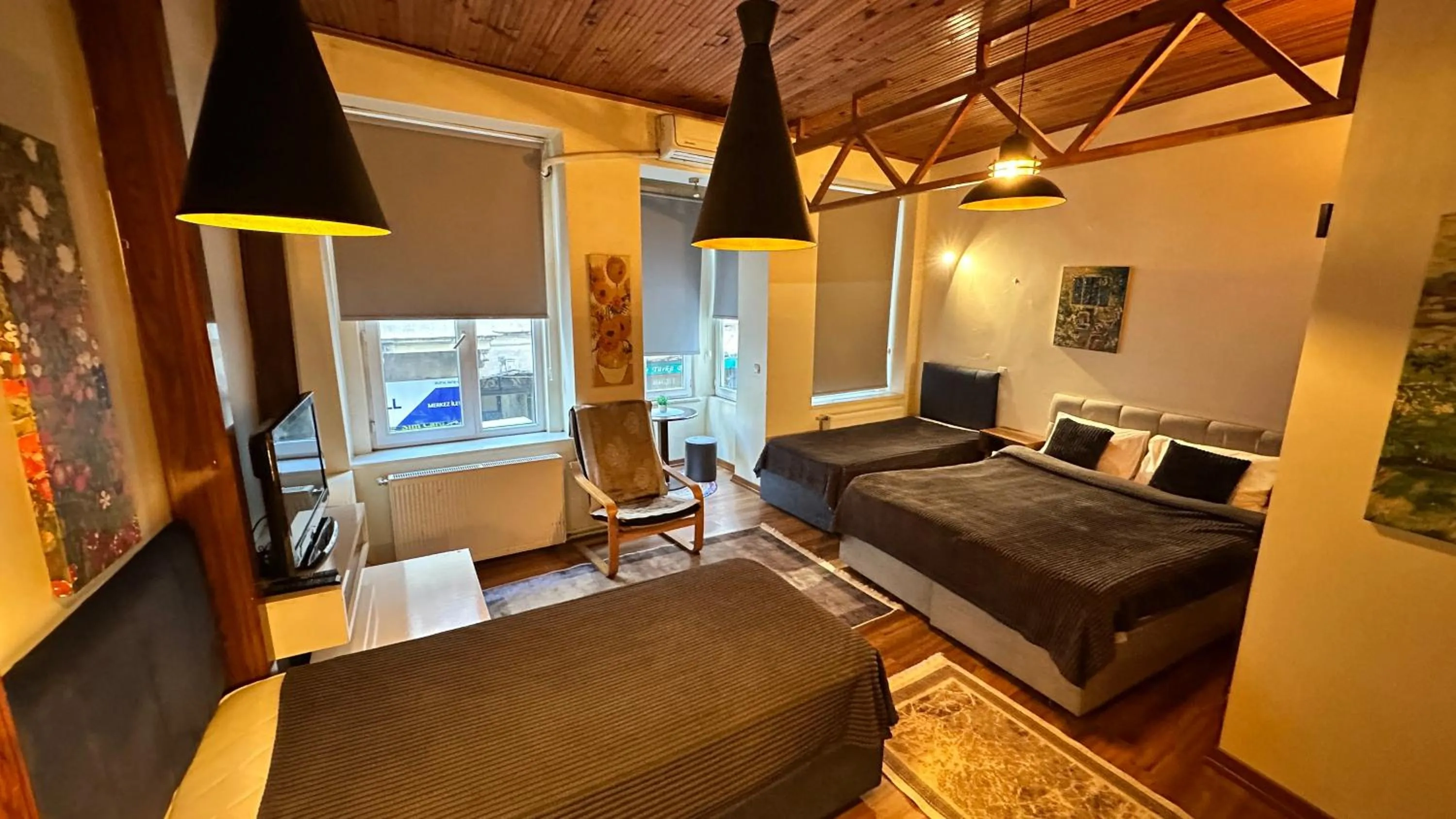 Photo of the whole room, Bed in New Pera