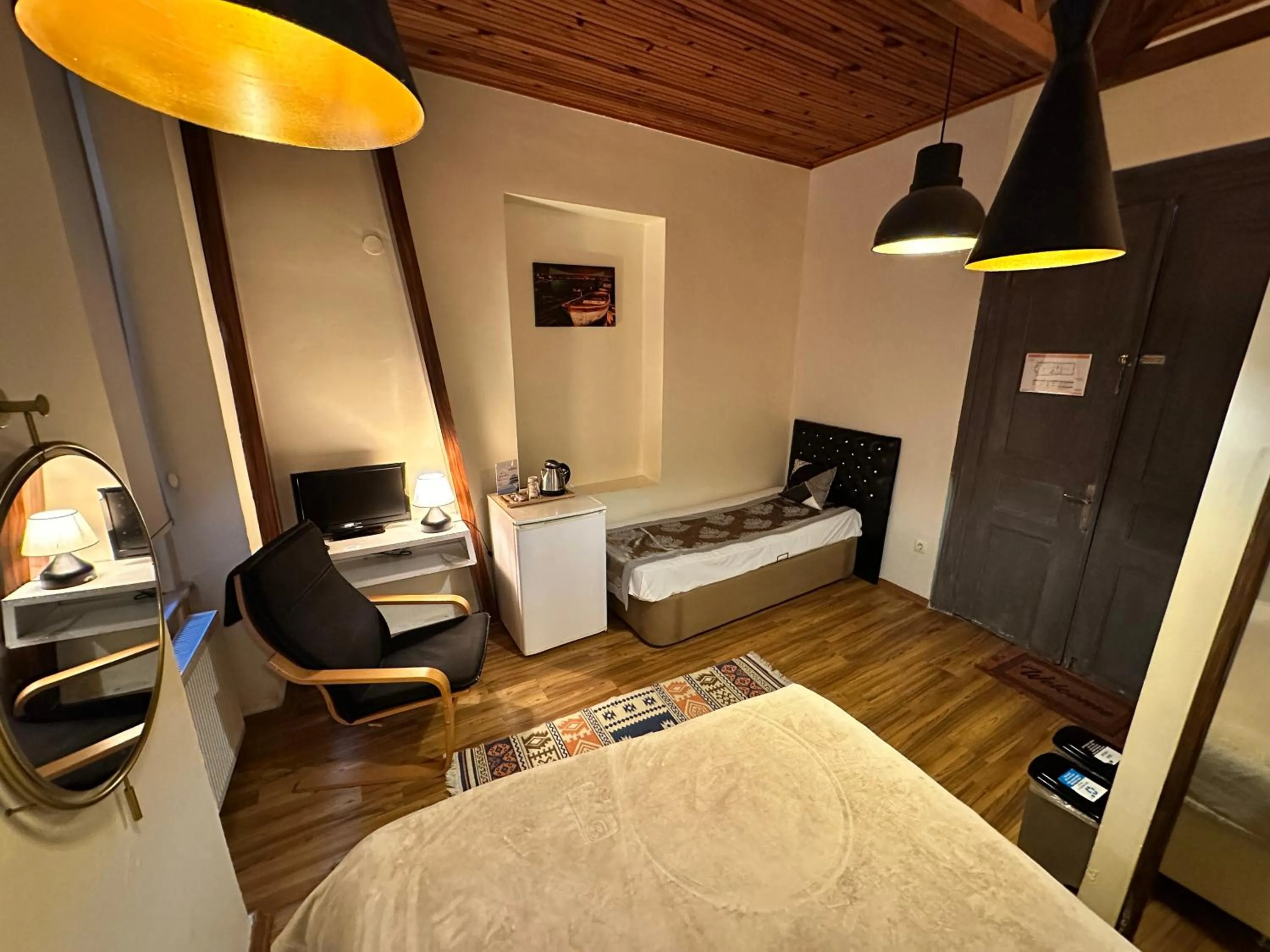 Photo of the whole room, Bed in New Pera