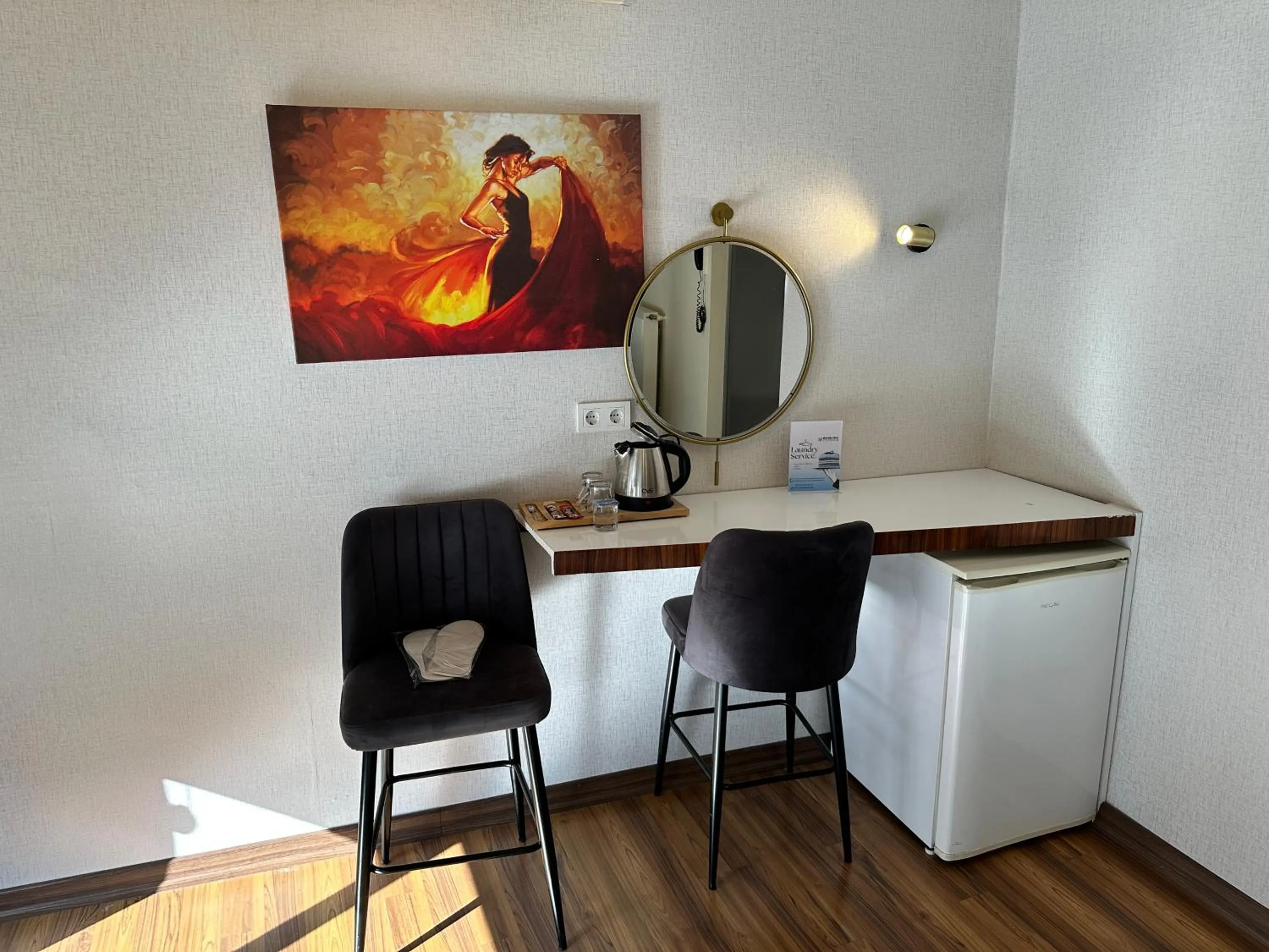 Photo of the whole room in New Pera