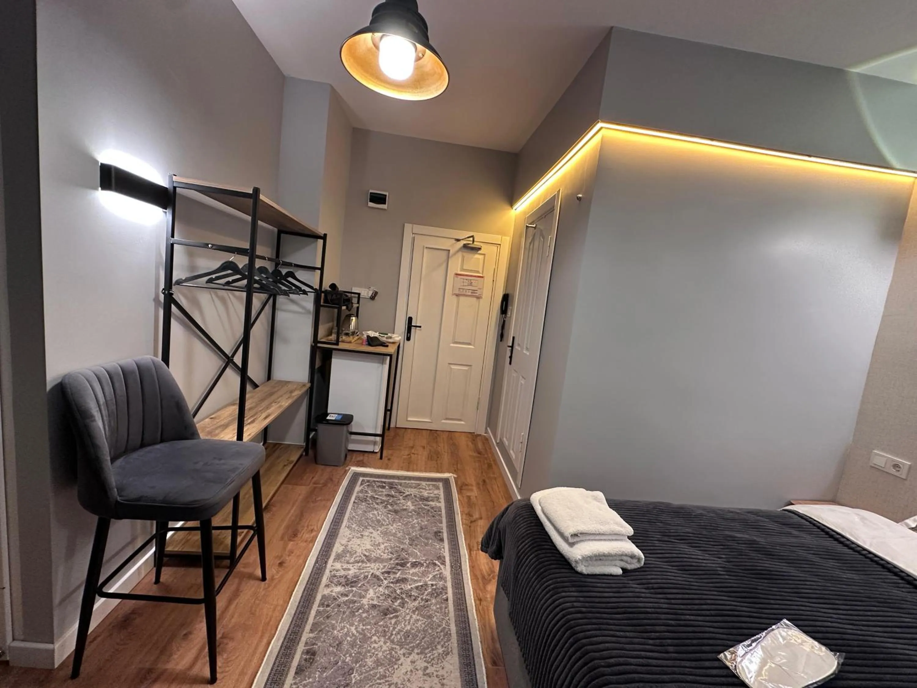 Bedroom, Bed in New Pera