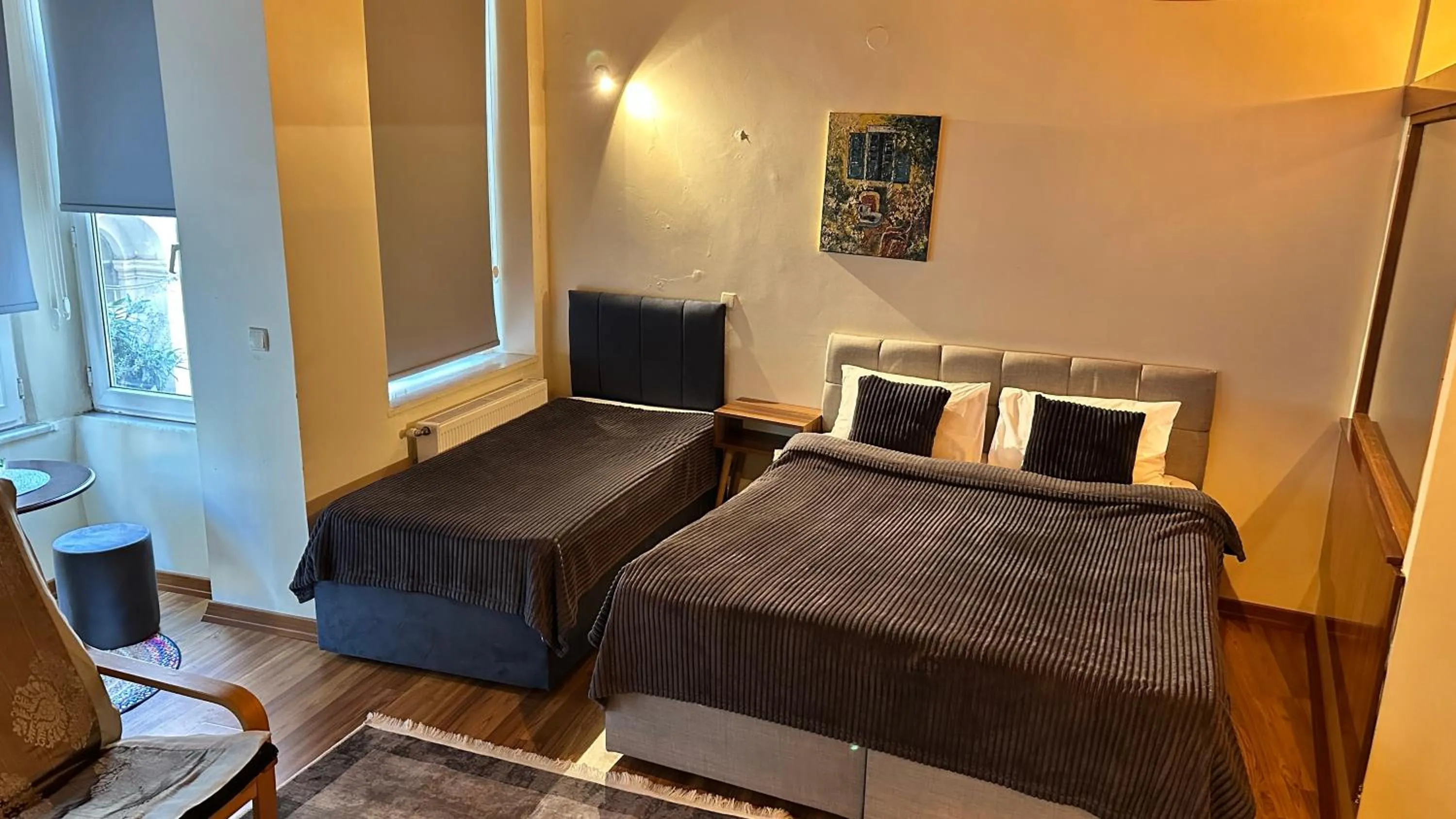 Photo of the whole room, Bed in New Pera