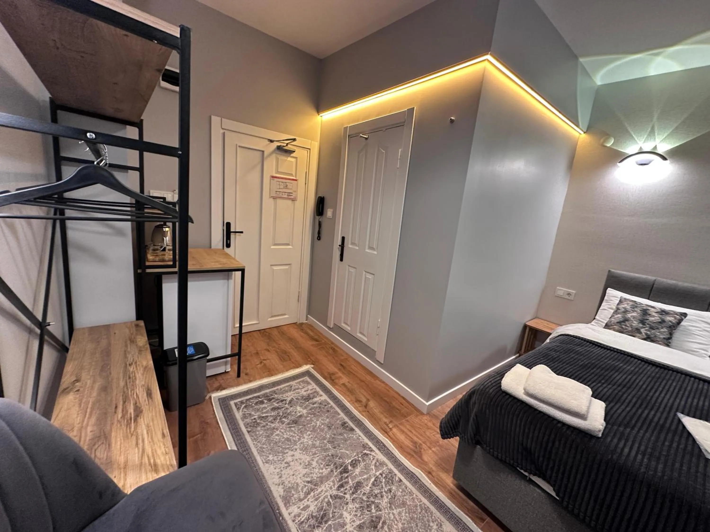 Photo of the whole room, Bed in New Pera