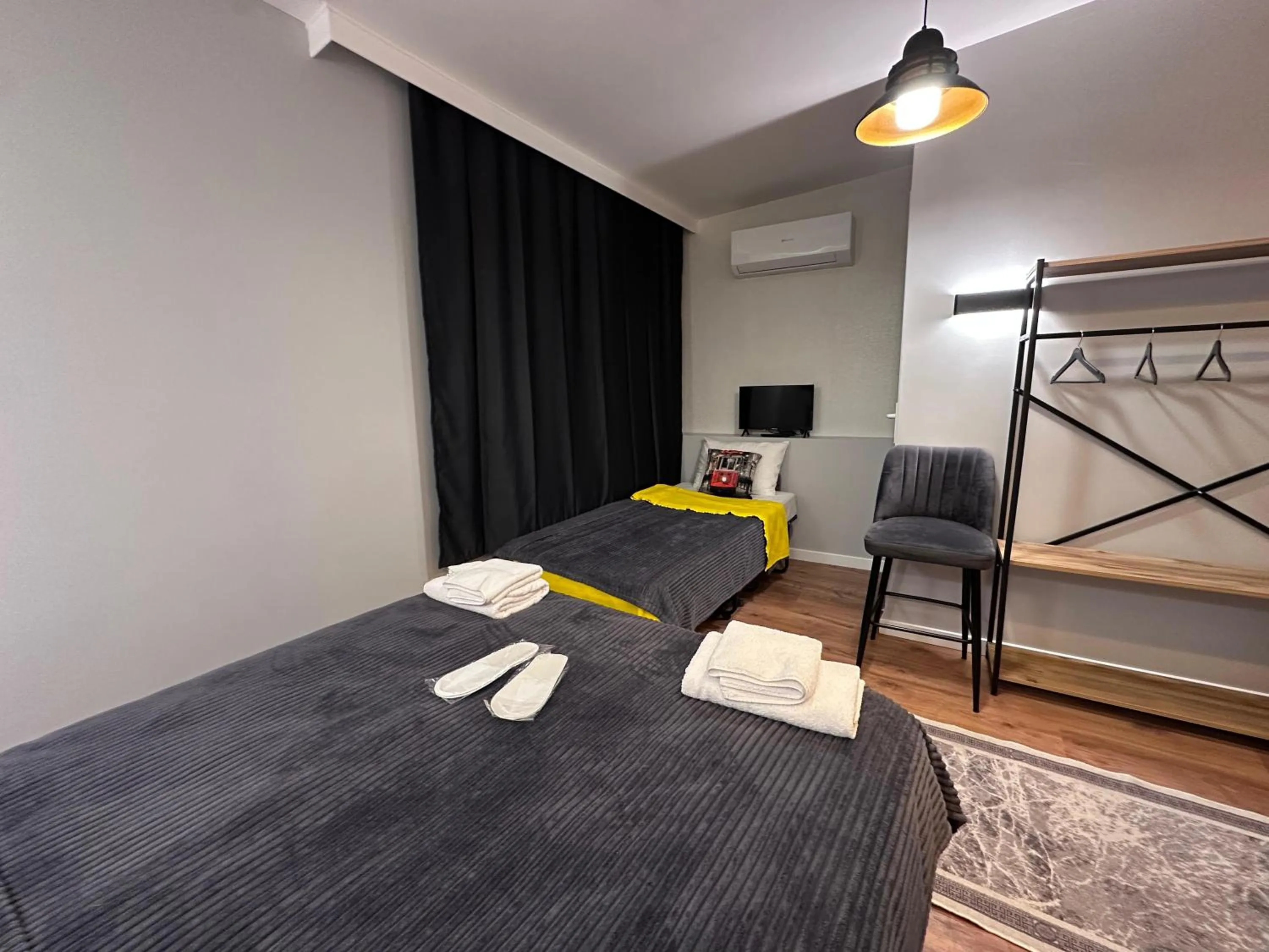 Photo of the whole room, Bed in New Pera