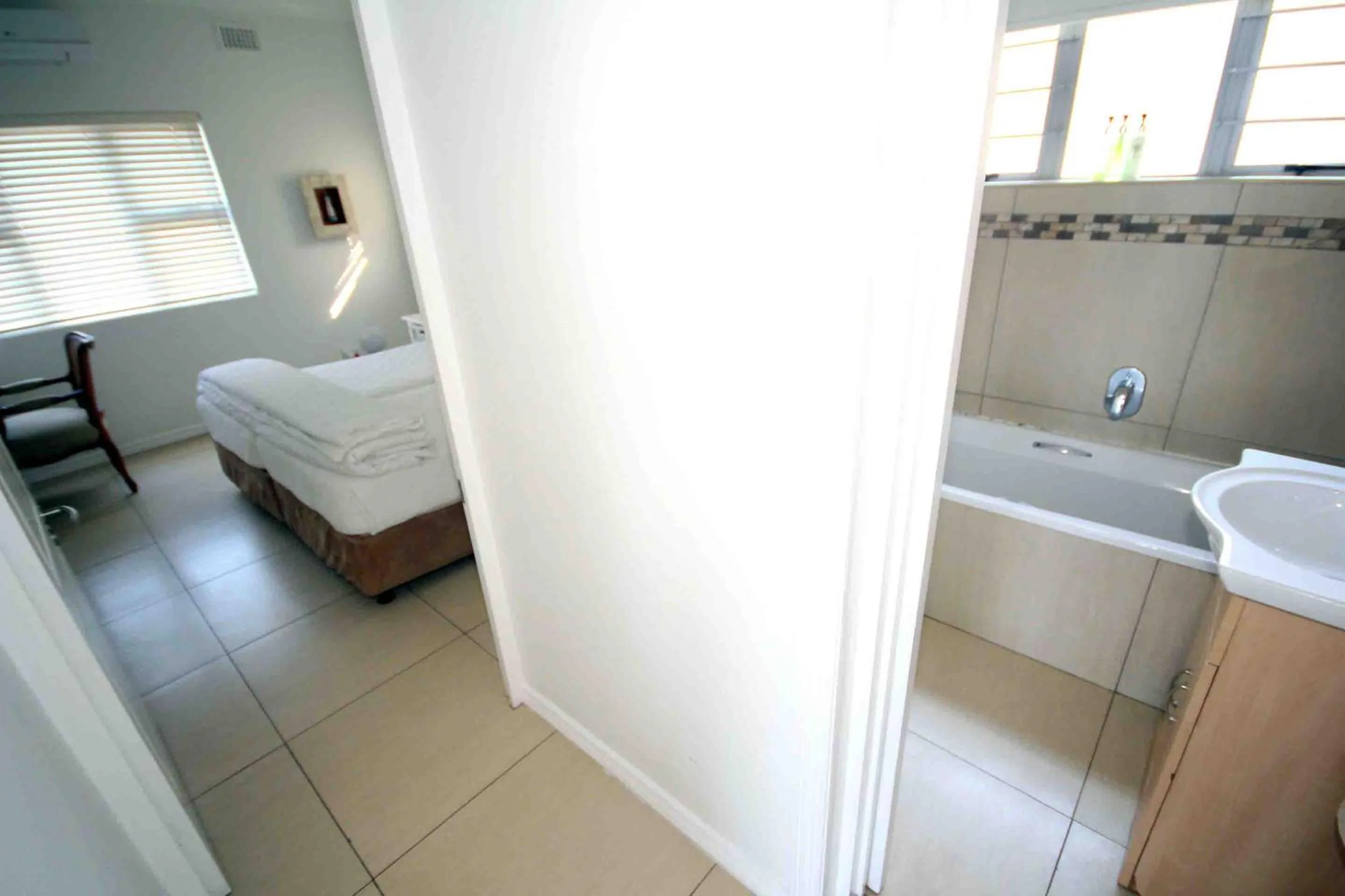 Photo of the whole room, Bed in Fairlight Beach House