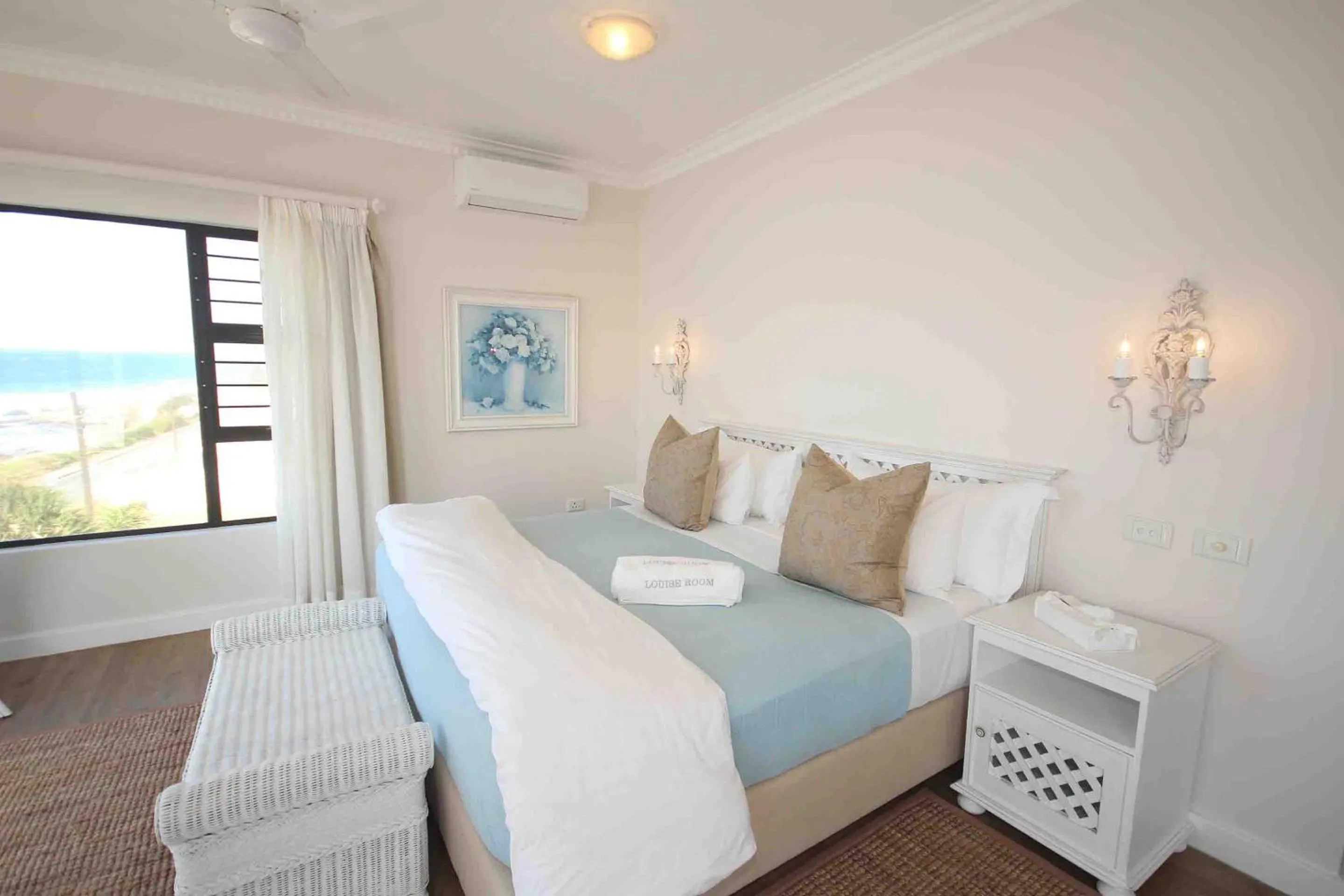 Bed in Fairlight Beach House