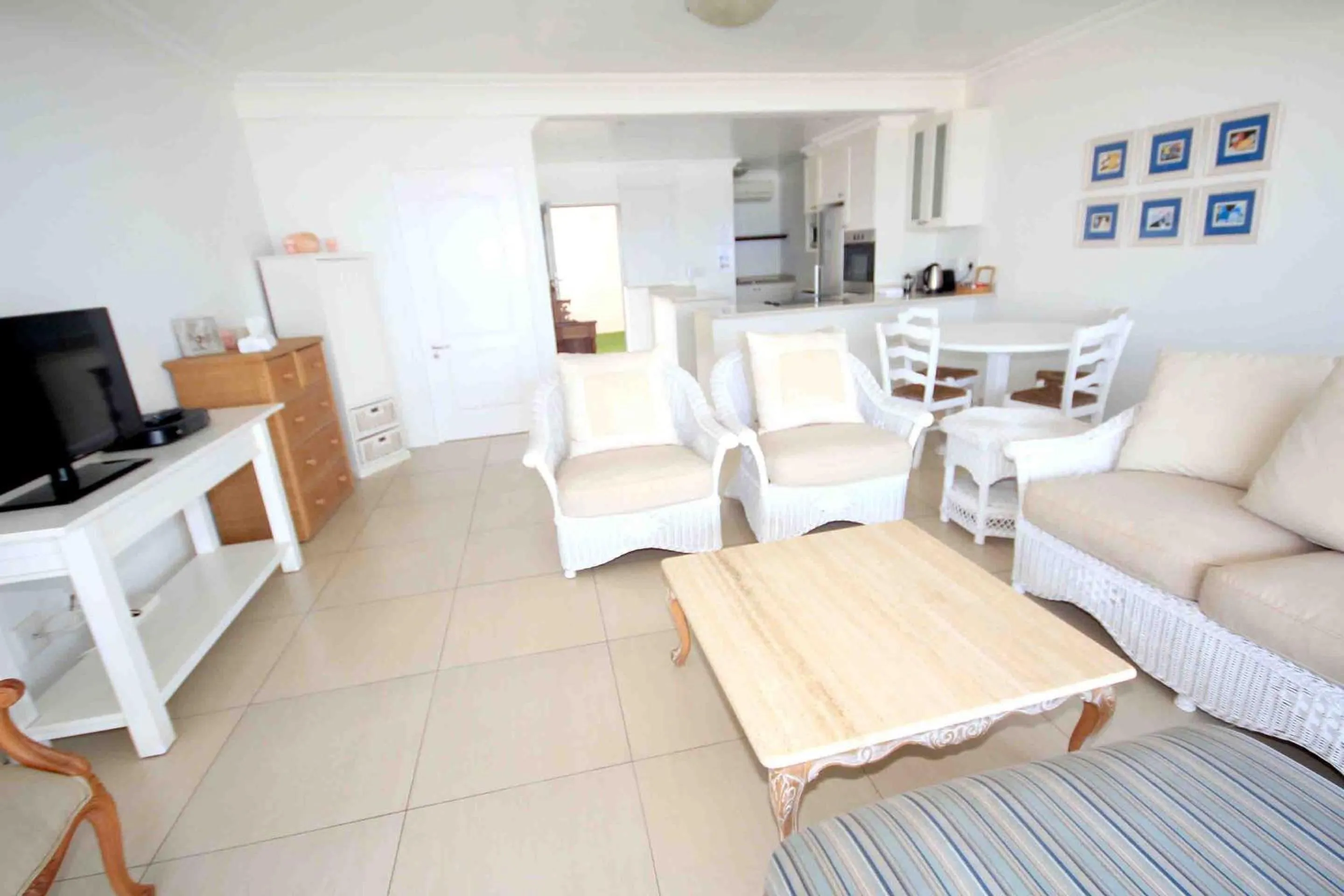 Living room in Fairlight Beach House