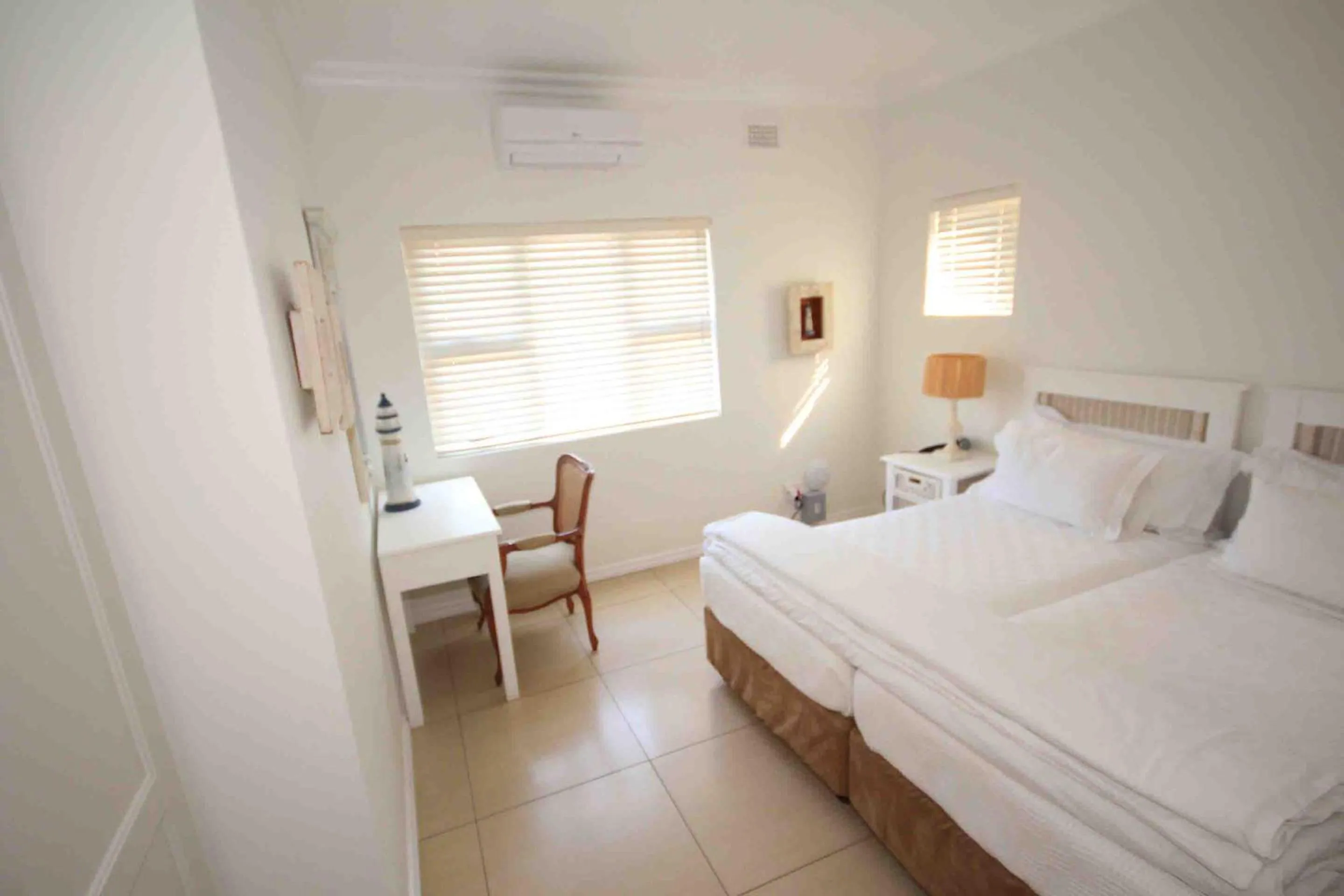 Photo of the whole room, Bed in Fairlight Beach House