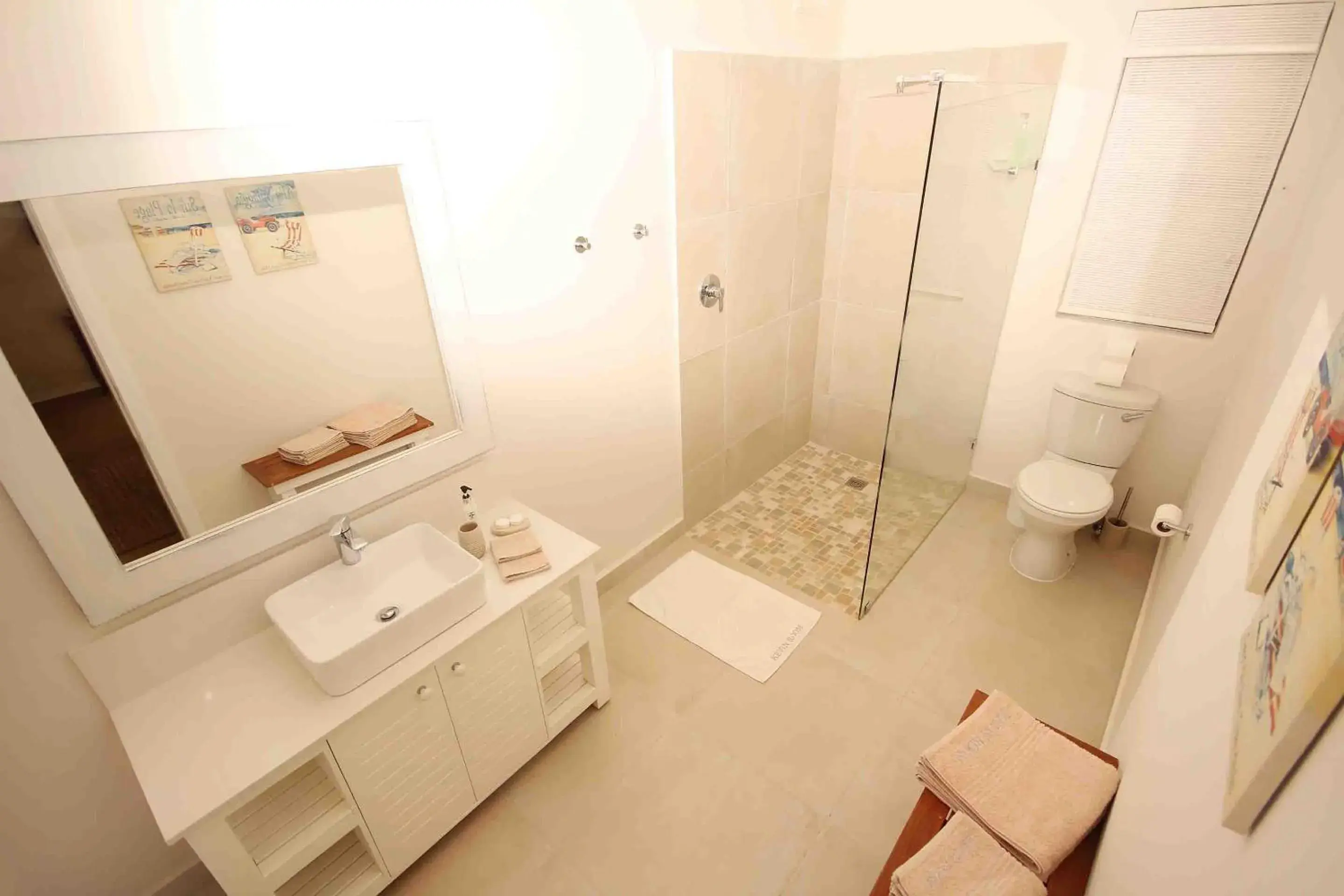 Double or Twin Room with Side Sea View in Fairlight Beach House Double or Twin Room with Side Sea View in Fairlight Beach House