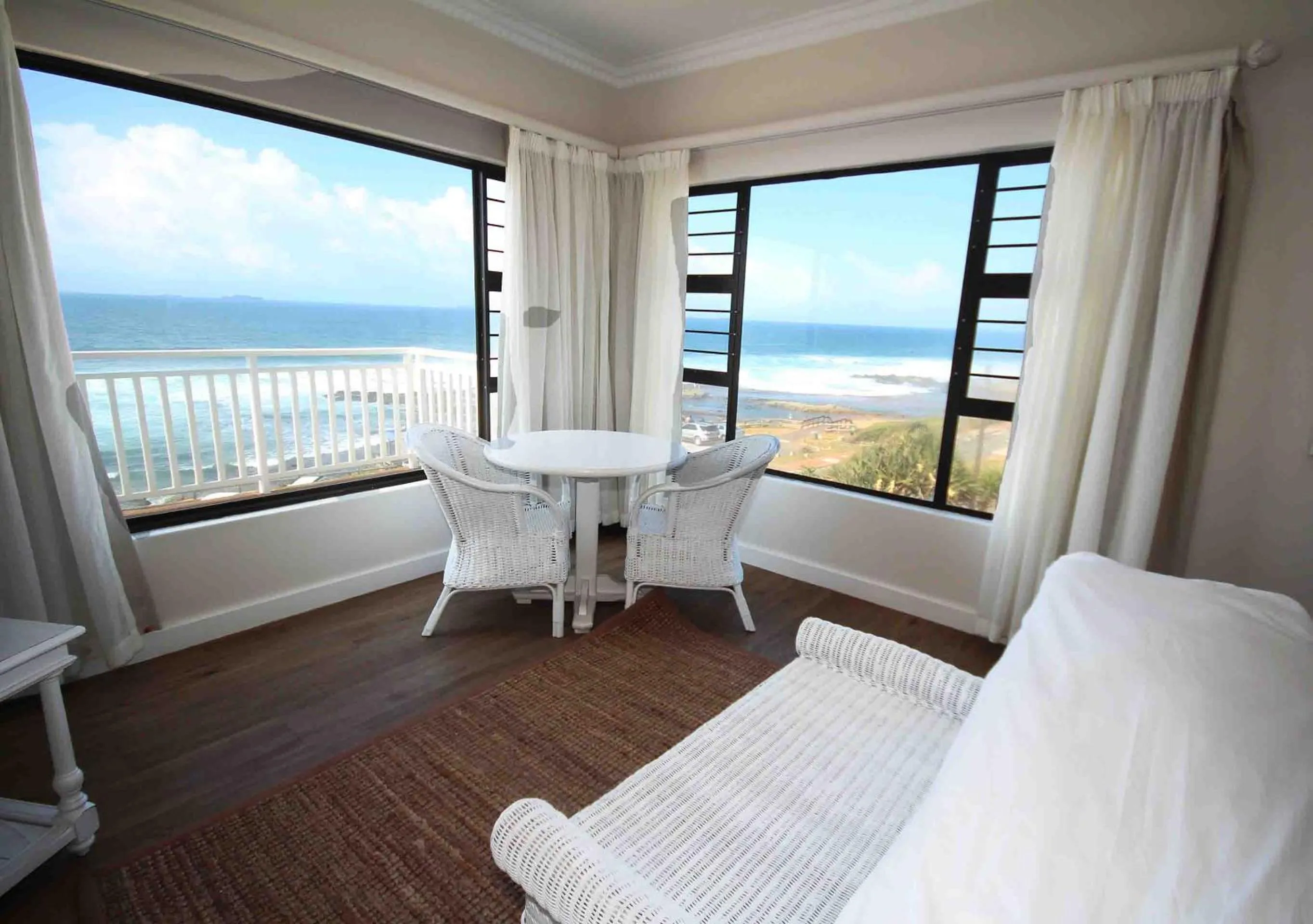 Sea view, Bed in Fairlight Beach House
