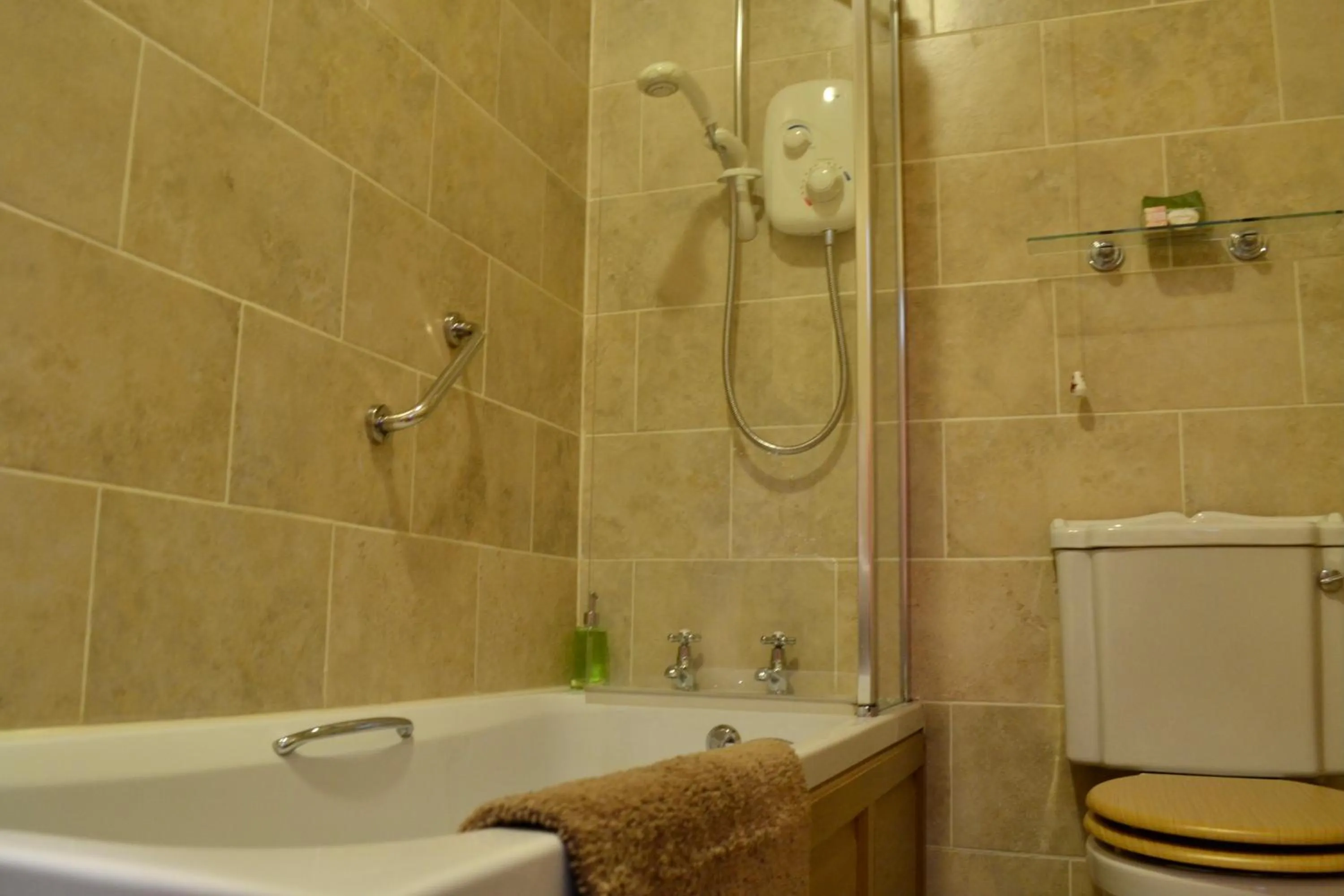 Toilet in Broome Park Farm B&B