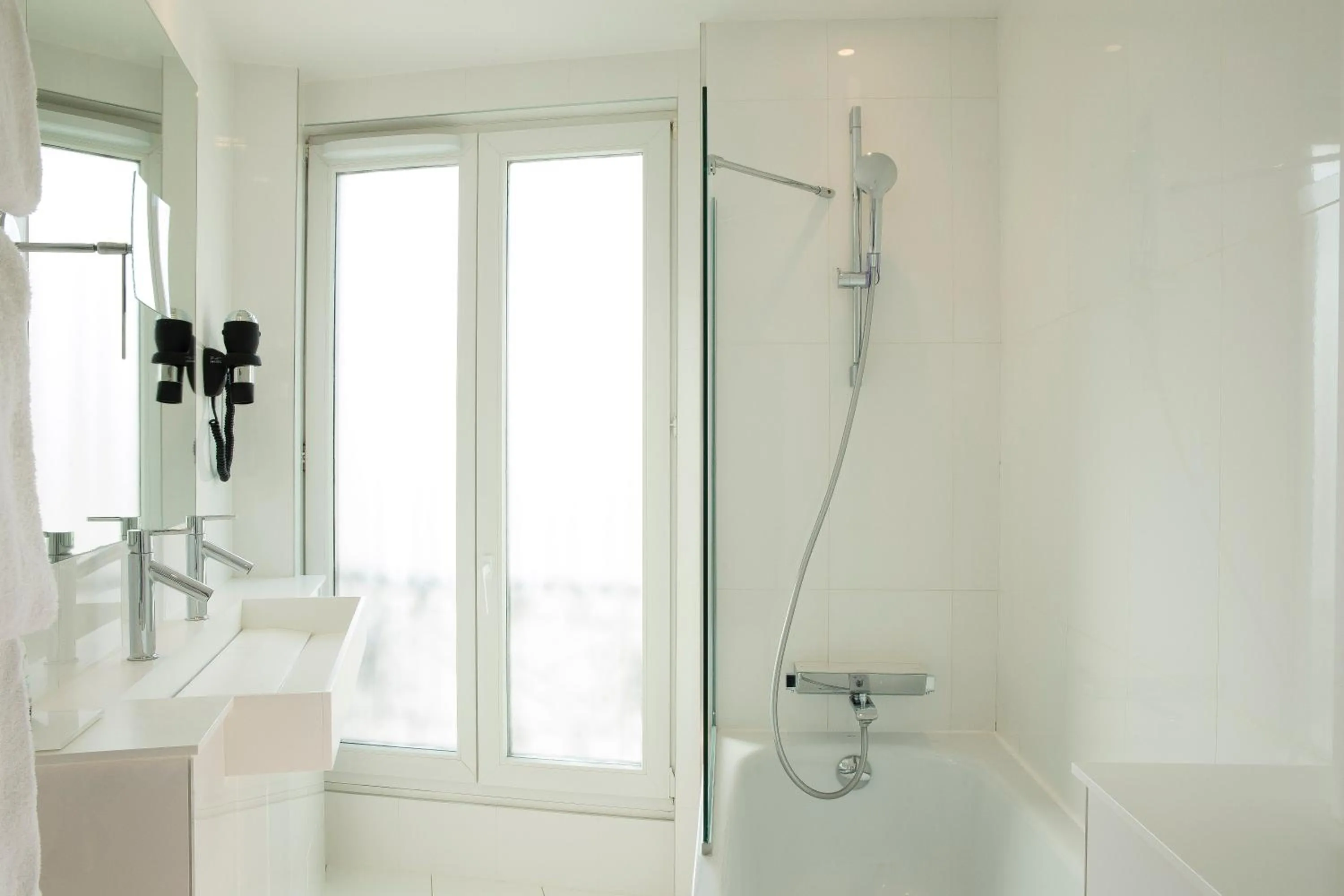 Bathroom in Hôtel Eiffel Turenne