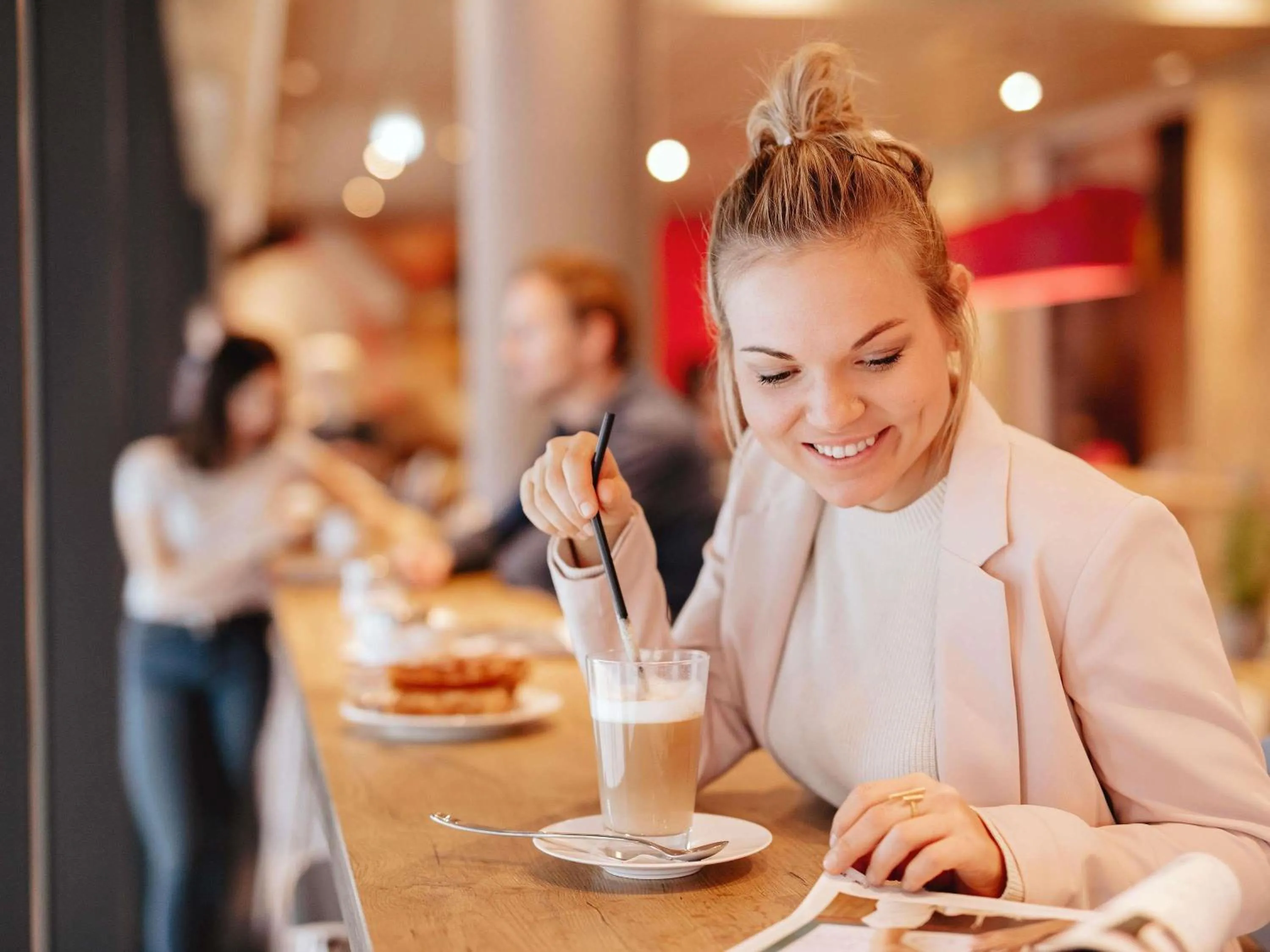 Lounge or bar in ibis Hotel Regensburg City
