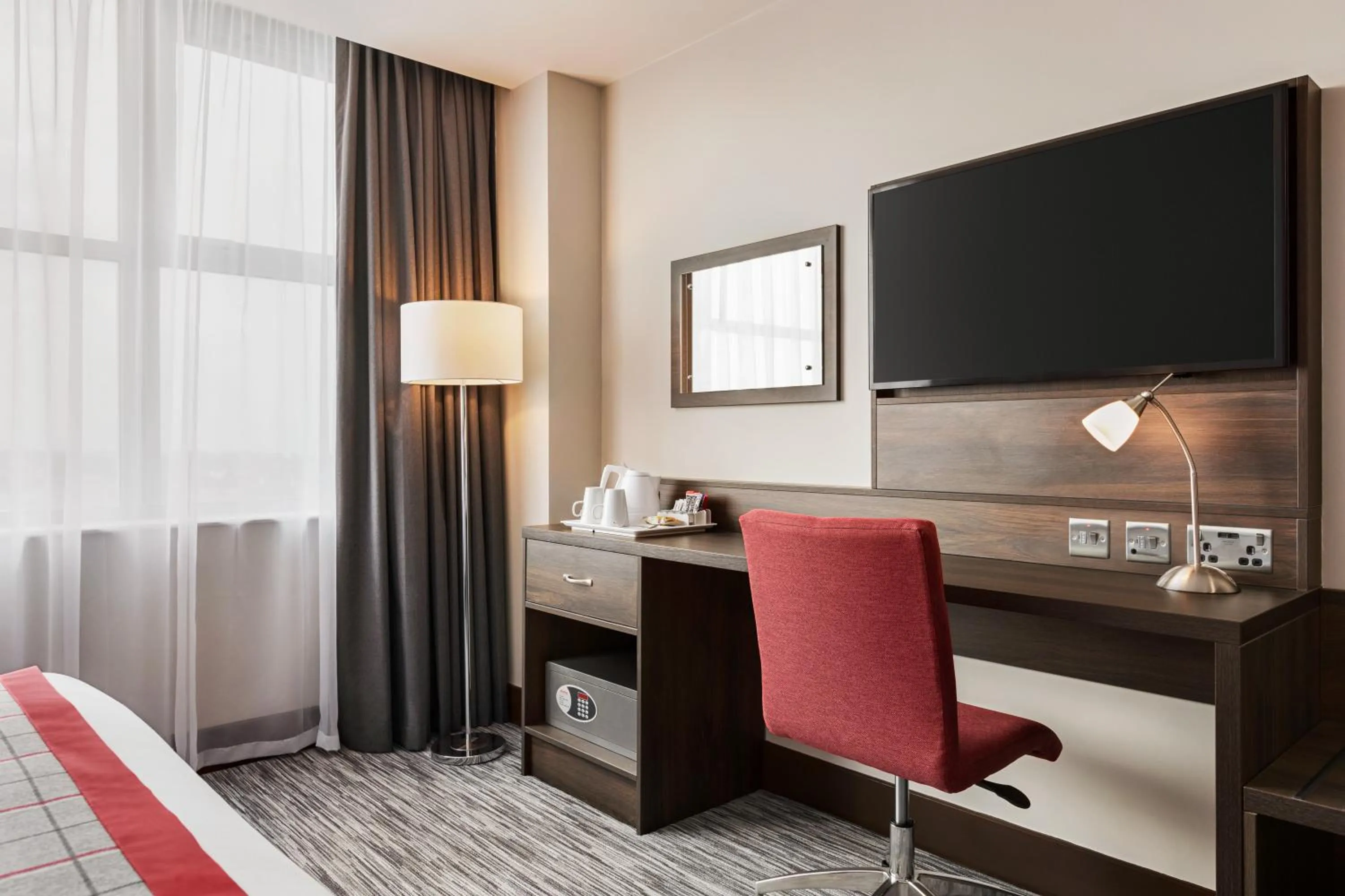 TV and multimedia, Bed in Ramada East Kilbride