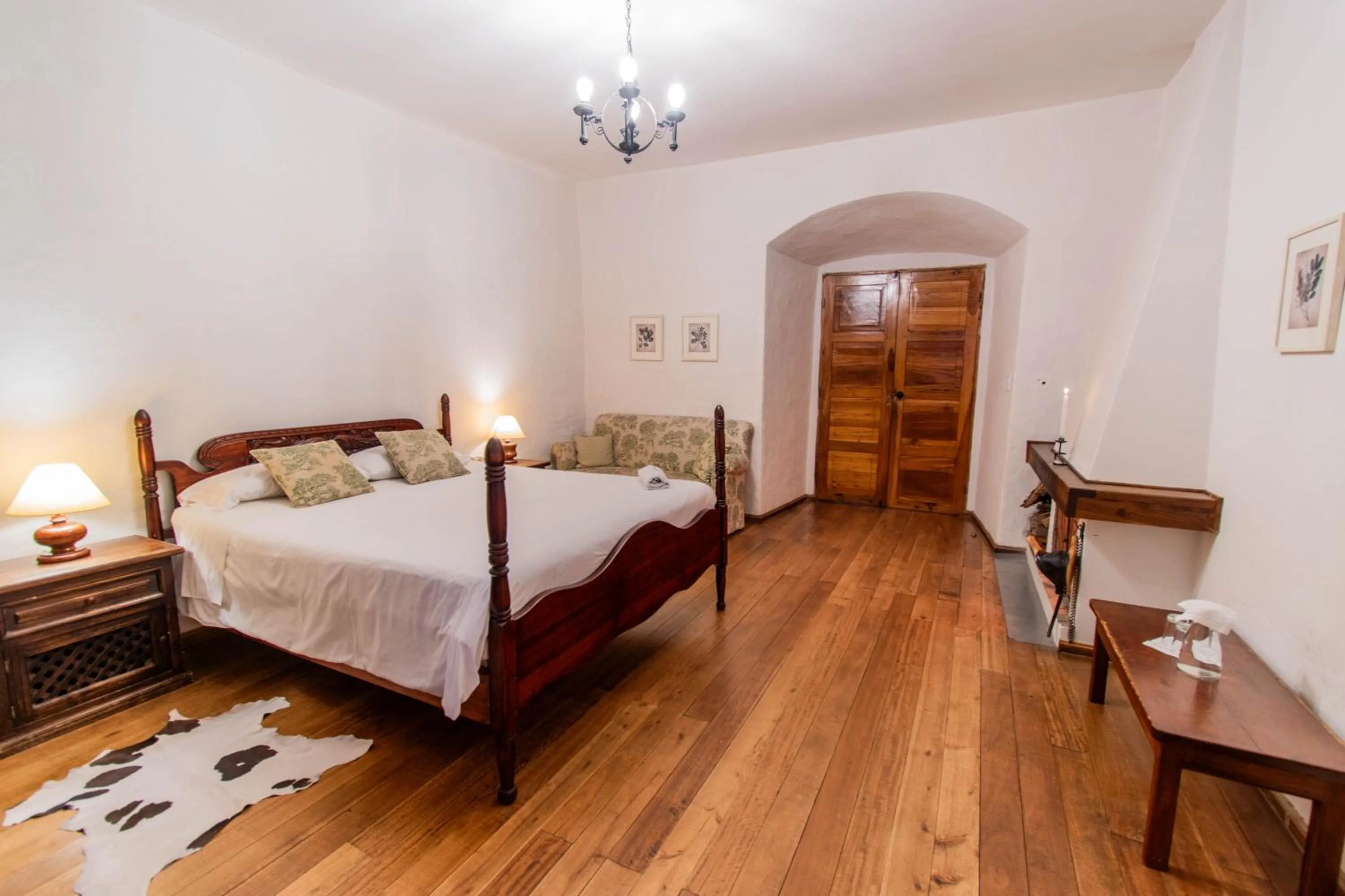 Bed in Hacienda La Cienega