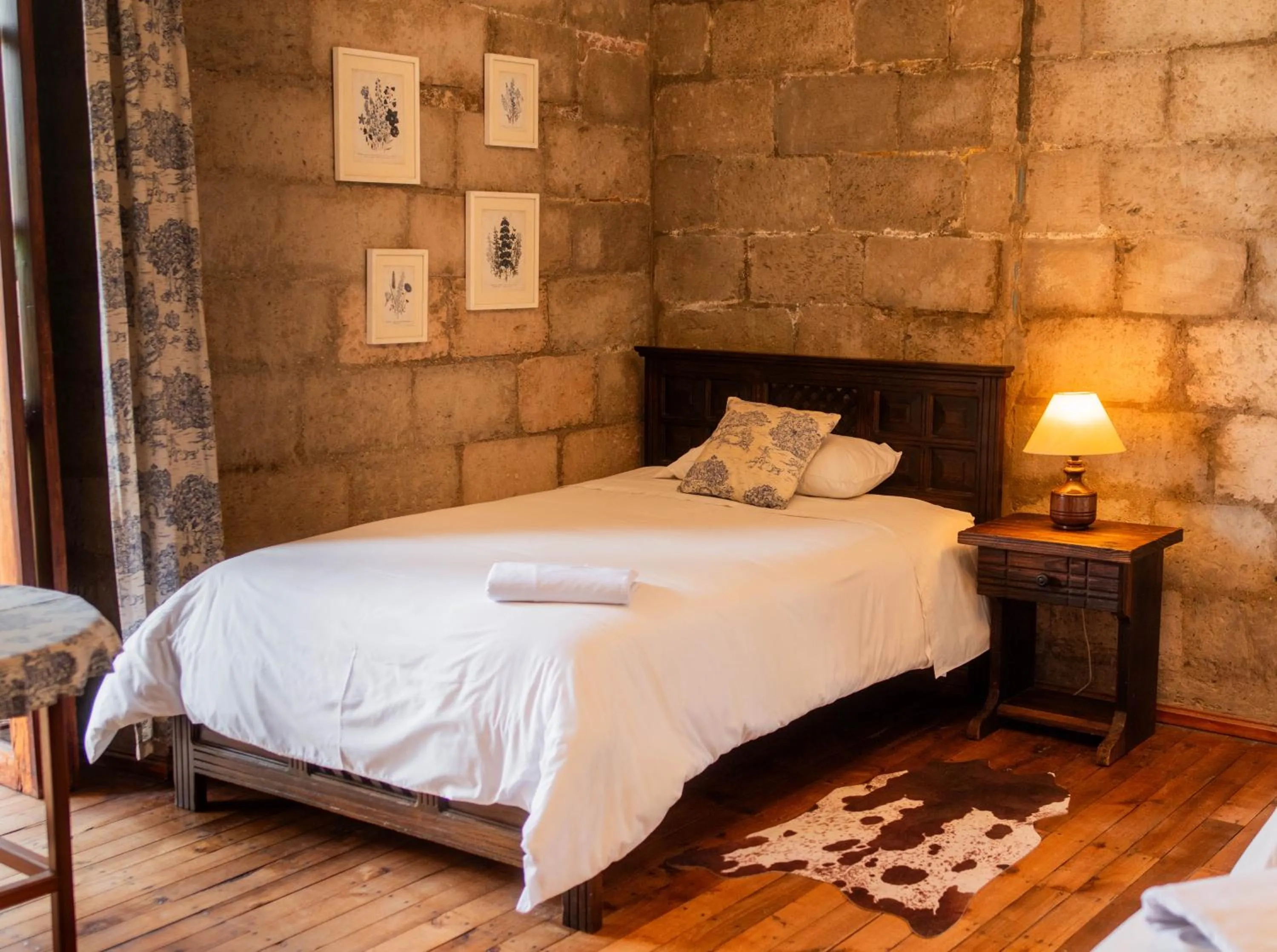 Bed in Hacienda La Cienega